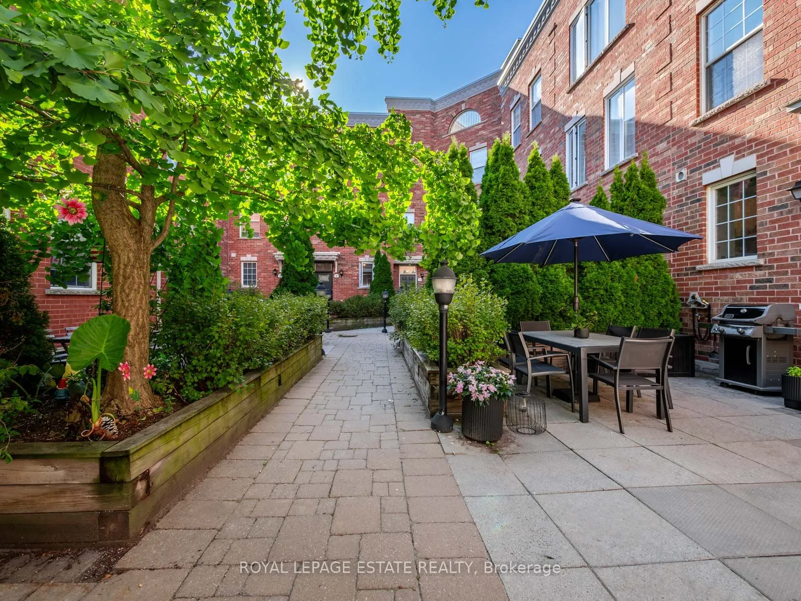 20 Fairhead Mews