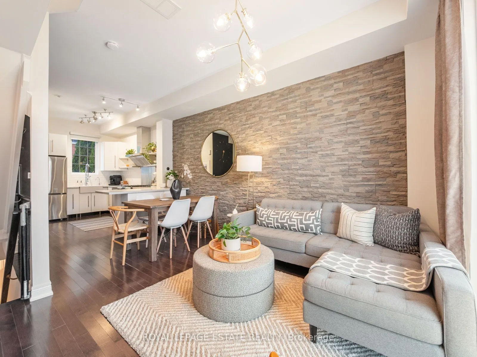 20 Fairhead Mews