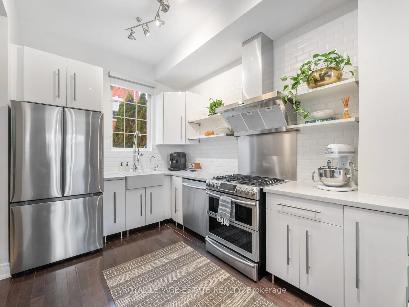 20 Fairhead Mews