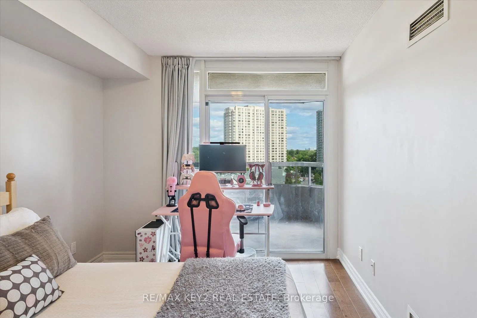 138 Bonis Avenue, #1116