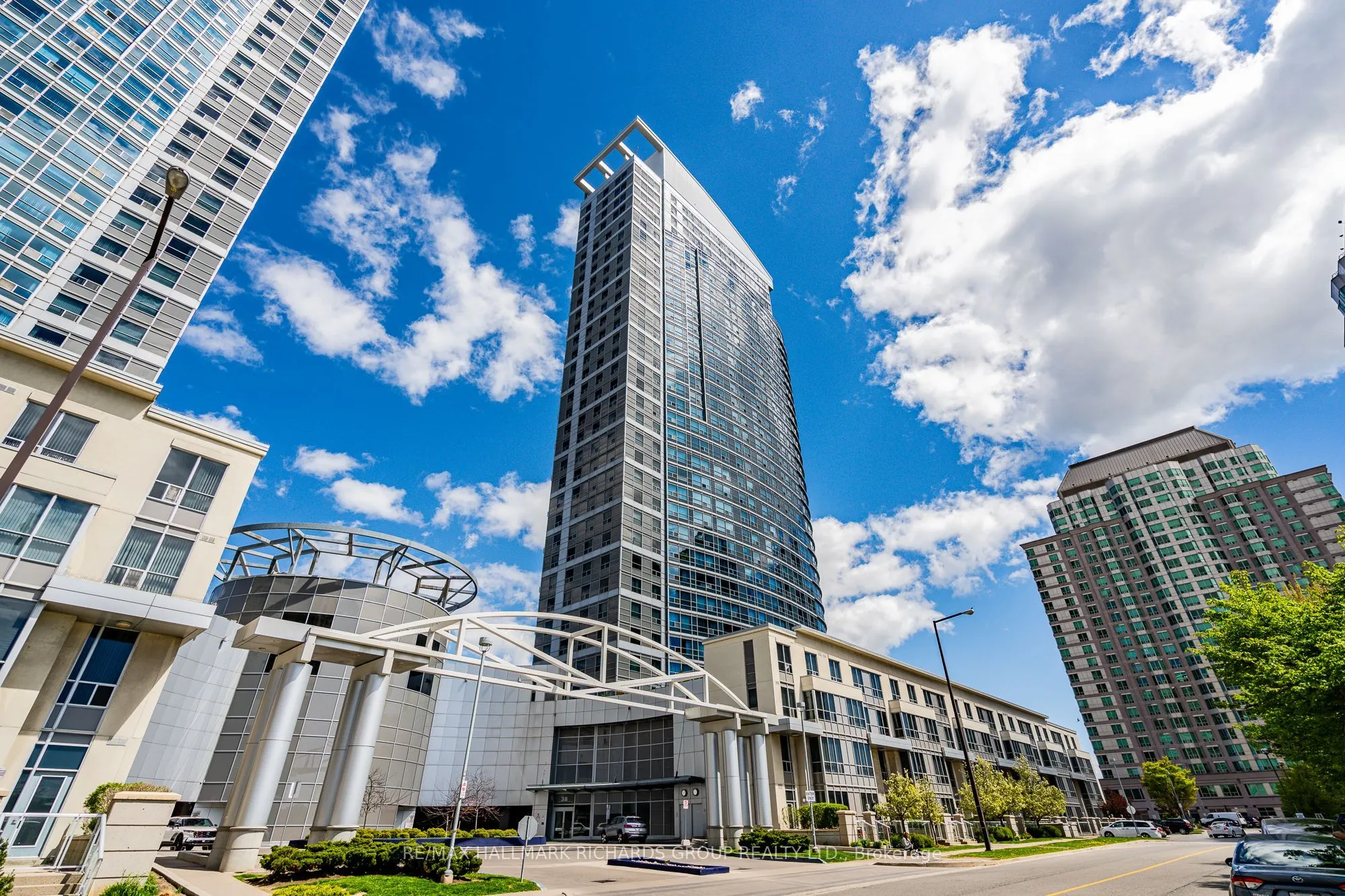 38 Lee Centre Drive, #811