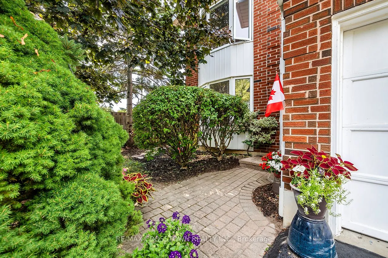 44 Hewitt Crescent