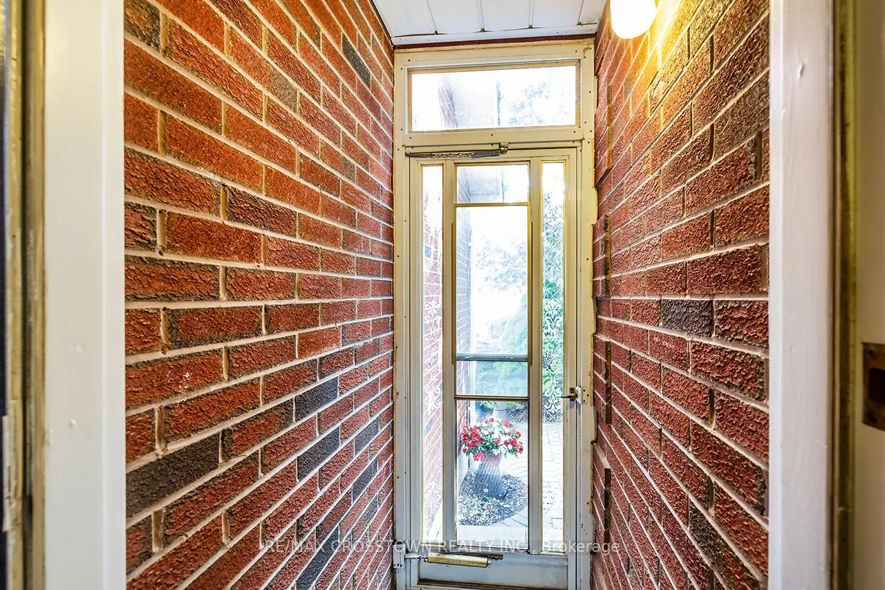 44 Hewitt Crescent