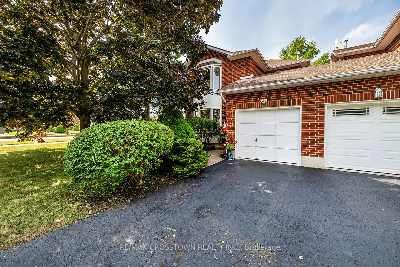44 Hewitt Crescent