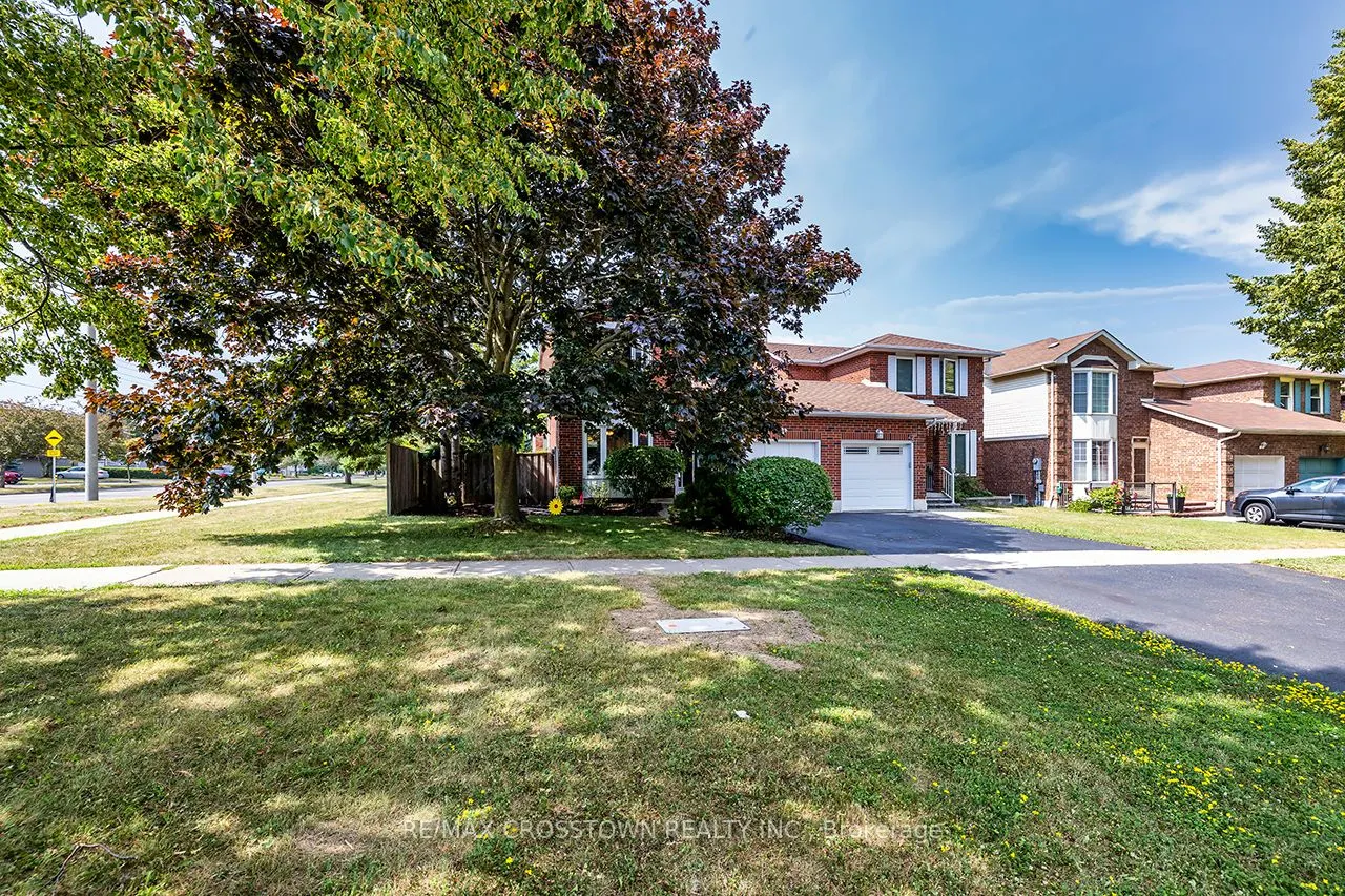 44 Hewitt Crescent