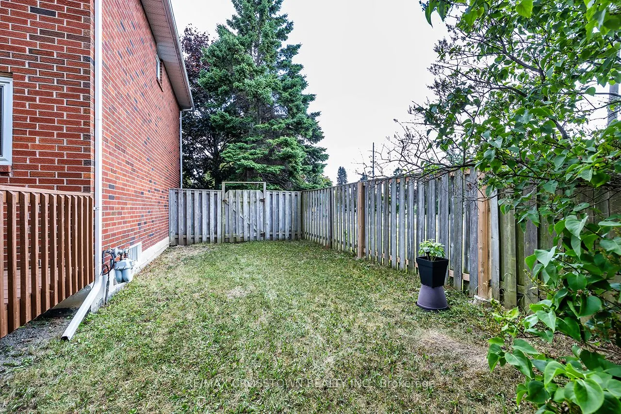 44 Hewitt Crescent