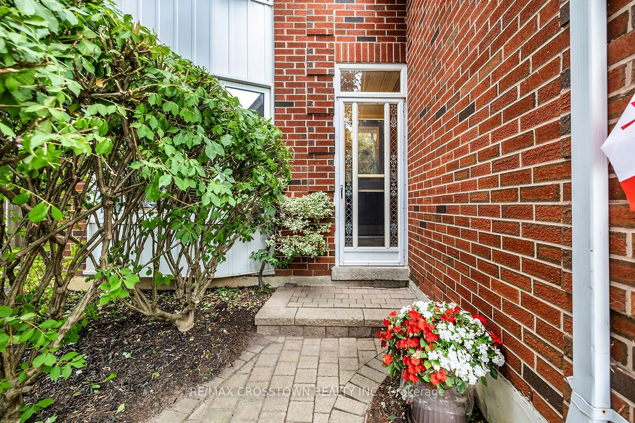 44 Hewitt Crescent