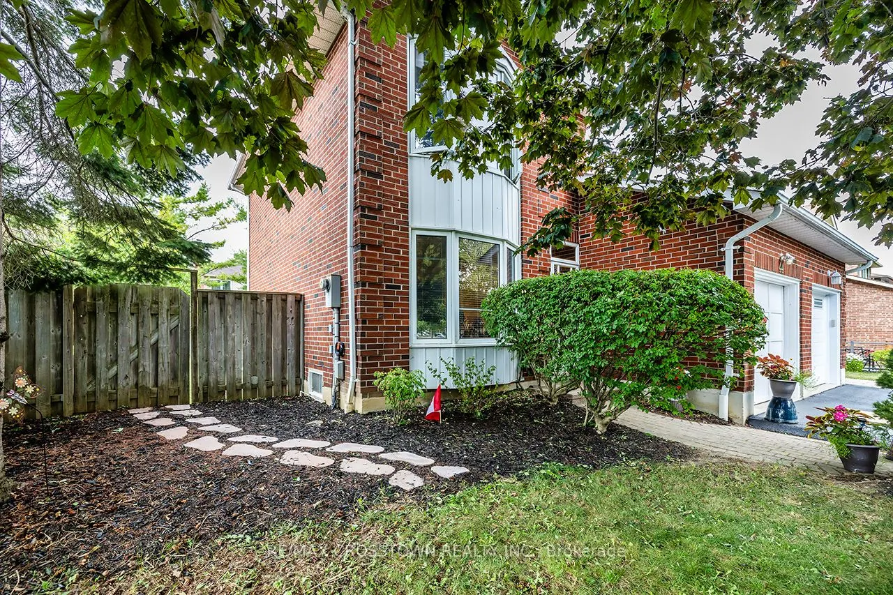 44 Hewitt Crescent