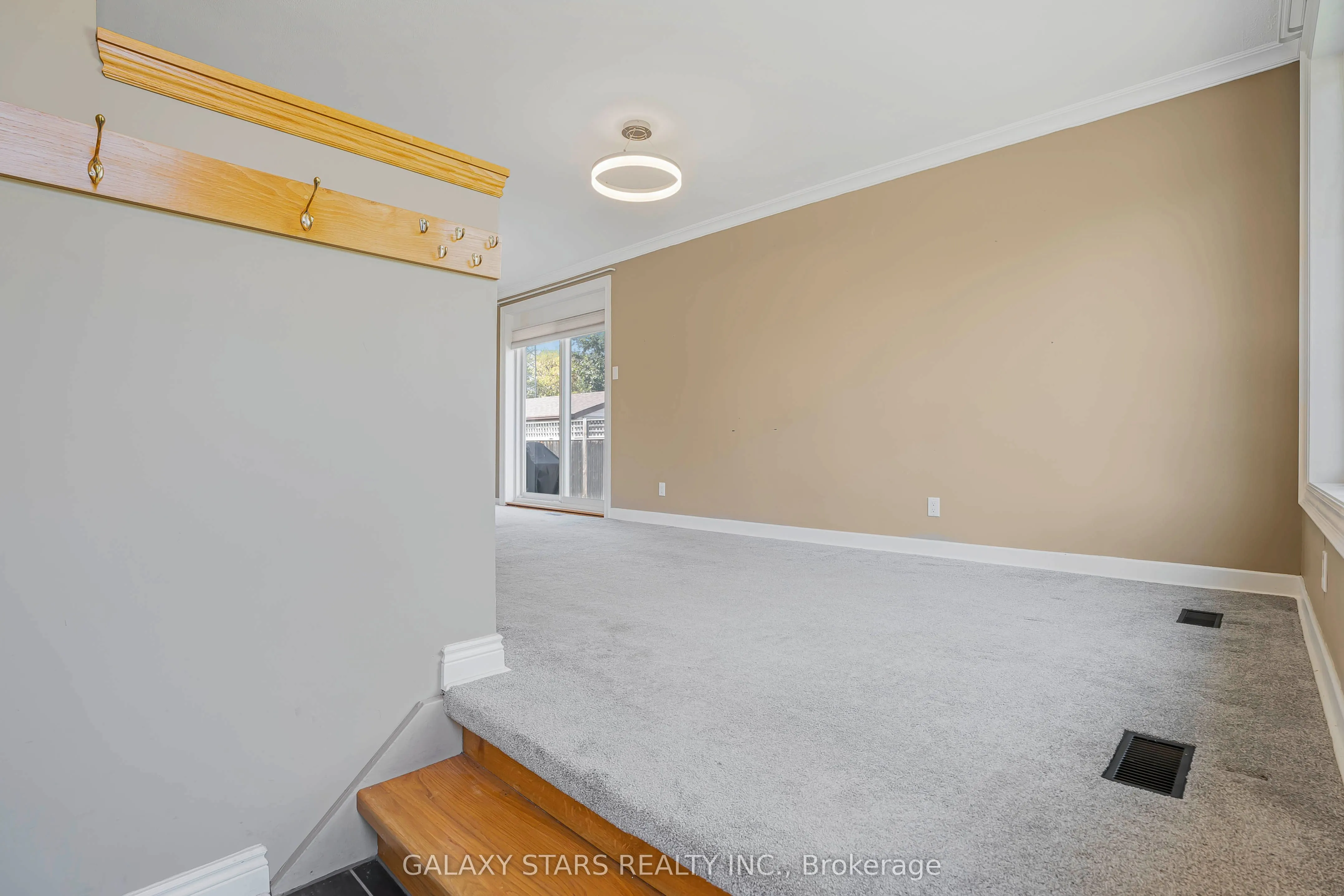 1012 Wardman Crescent, #Main