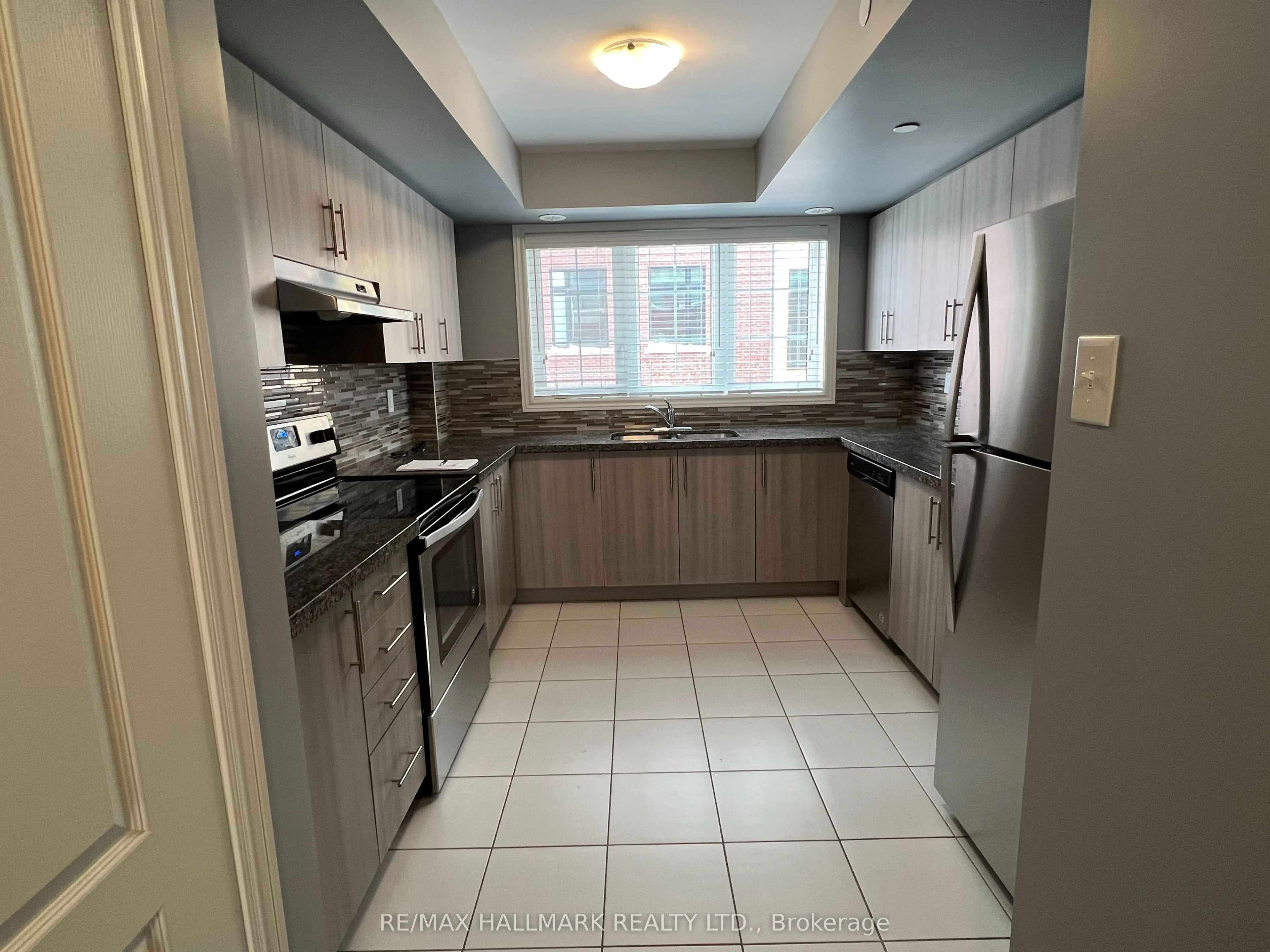 2486 Rosedrop Path