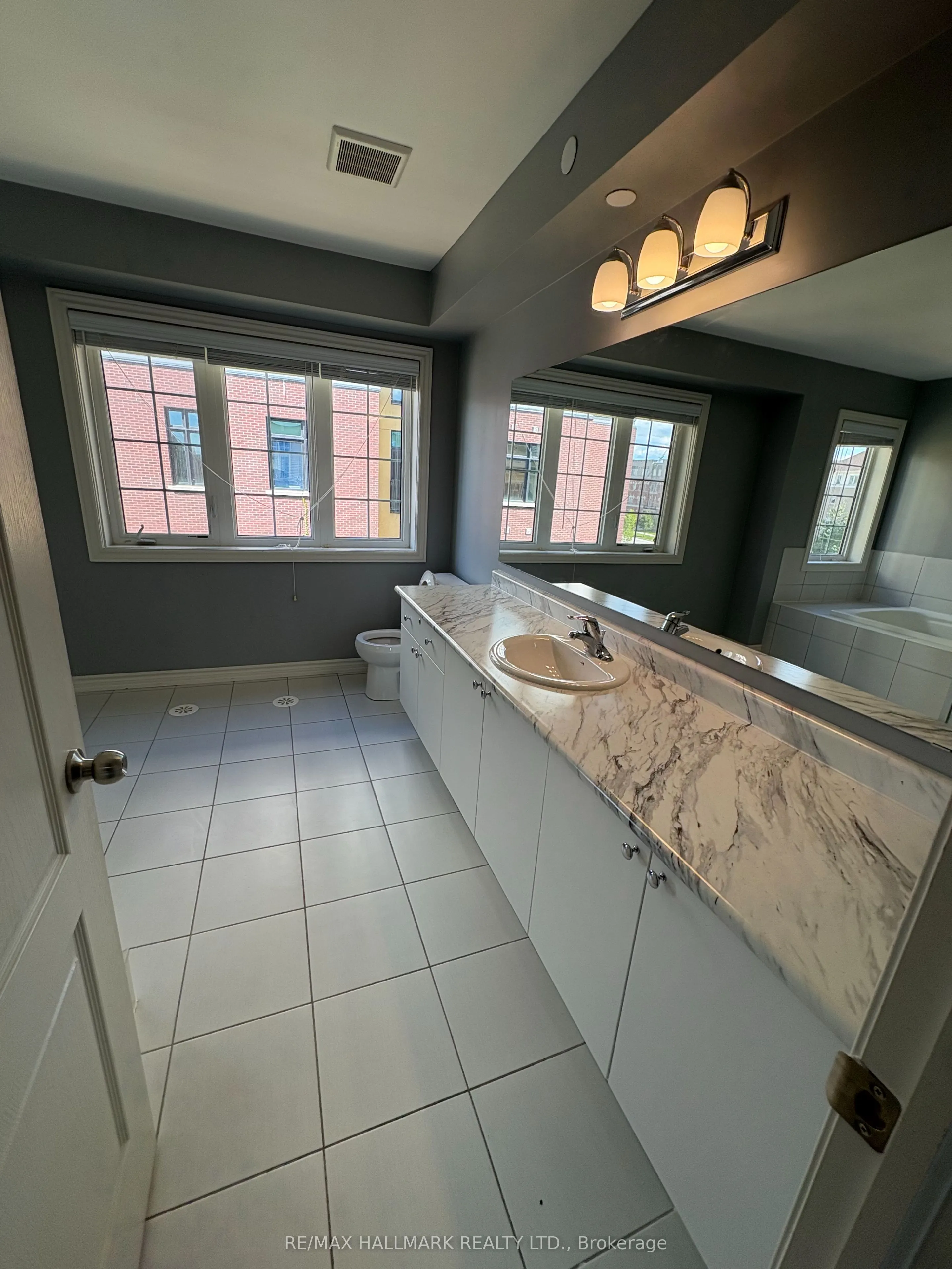 2486 Rosedrop Path