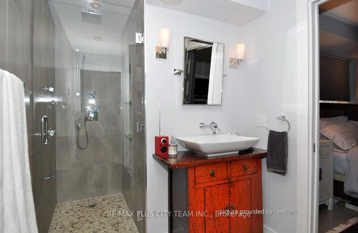 37 Fernwood Park Avenue, #1