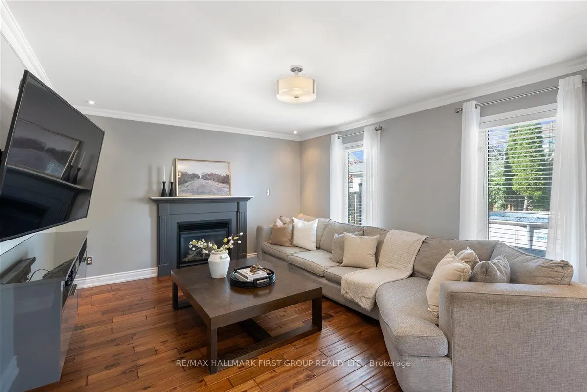 536 Woodmount Crescent