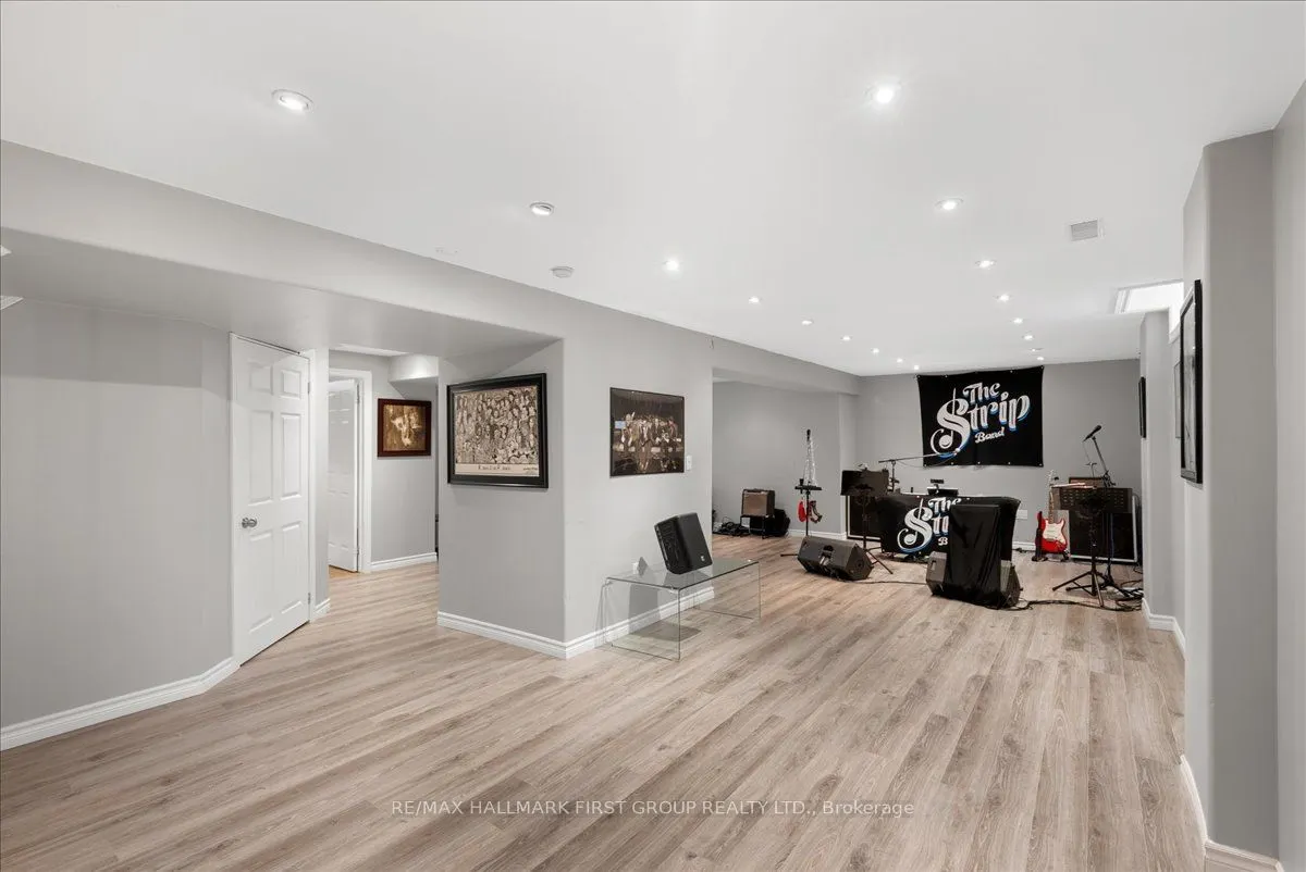 536 Woodmount Crescent