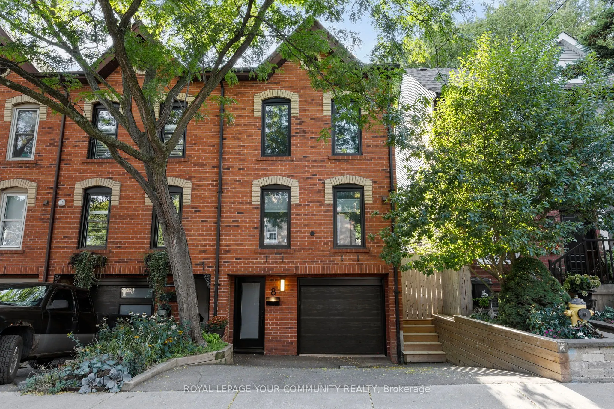 8 West Avenue