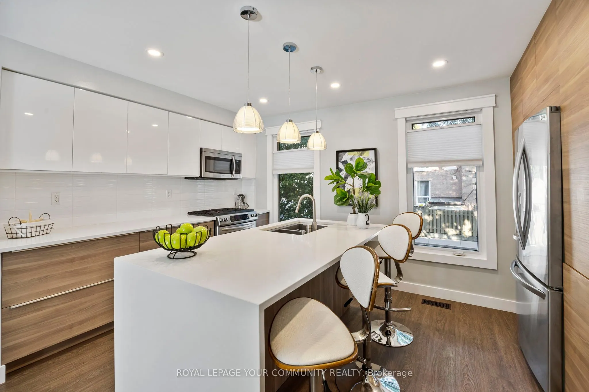 8 West Avenue