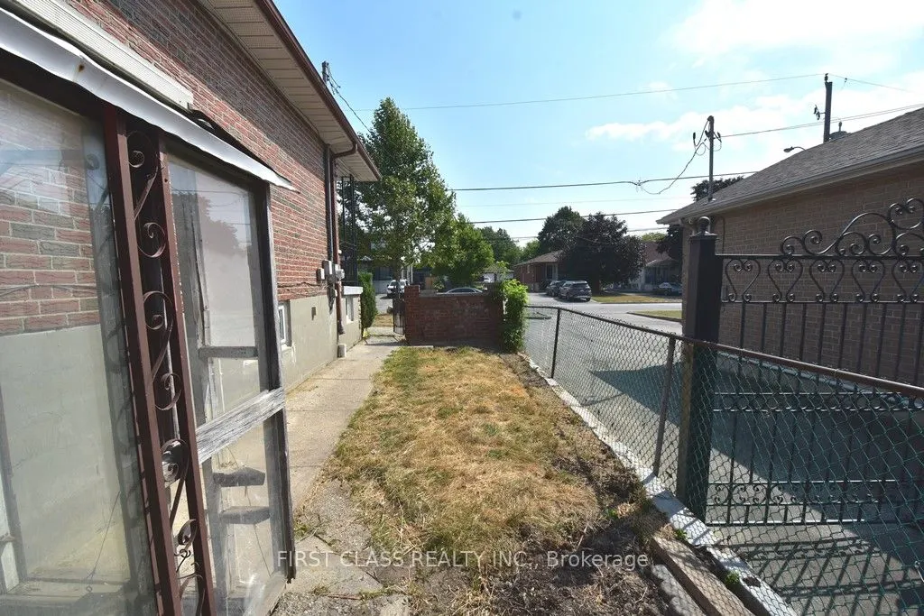 82 Gooderham Drive