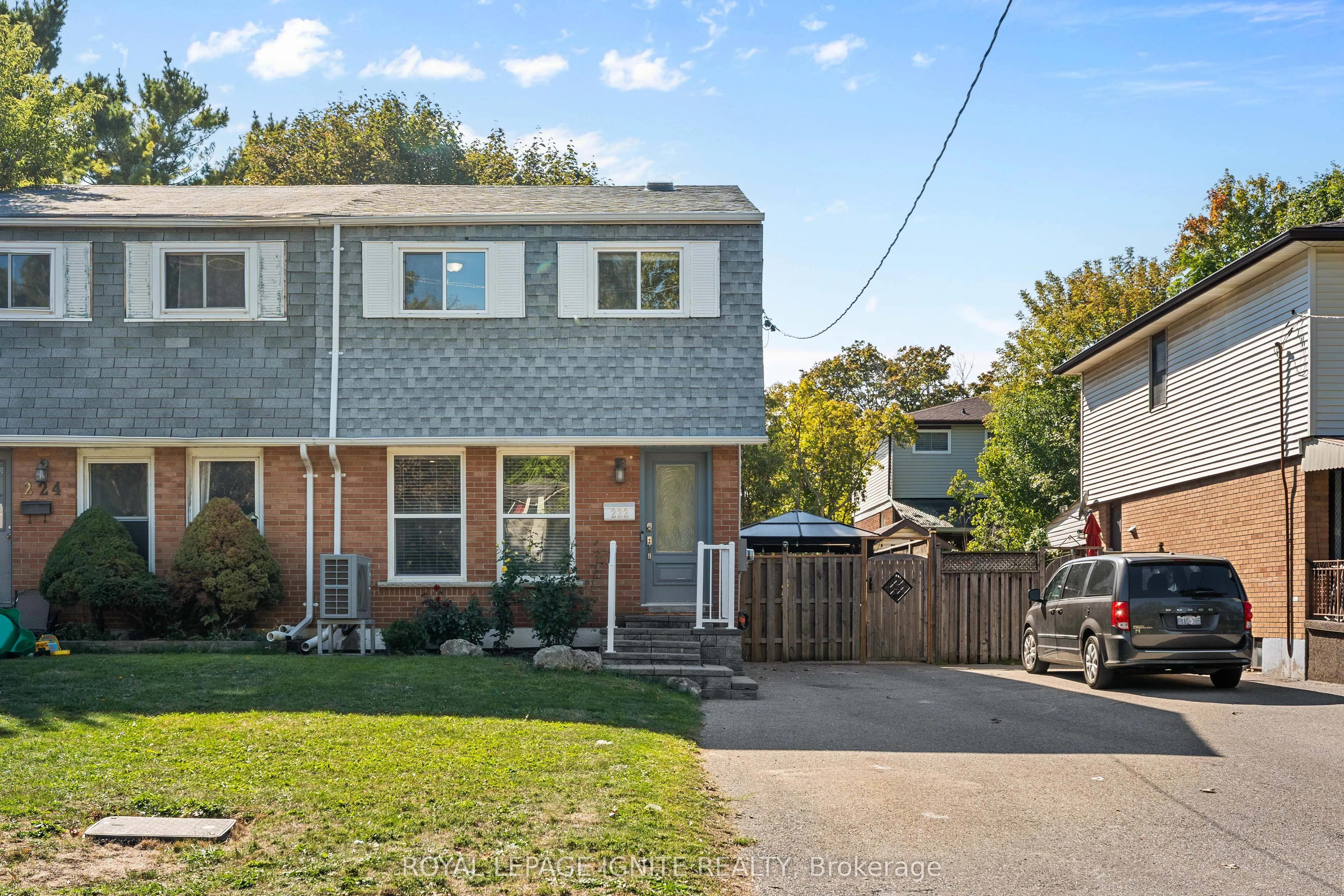 222 Barkley Crescent