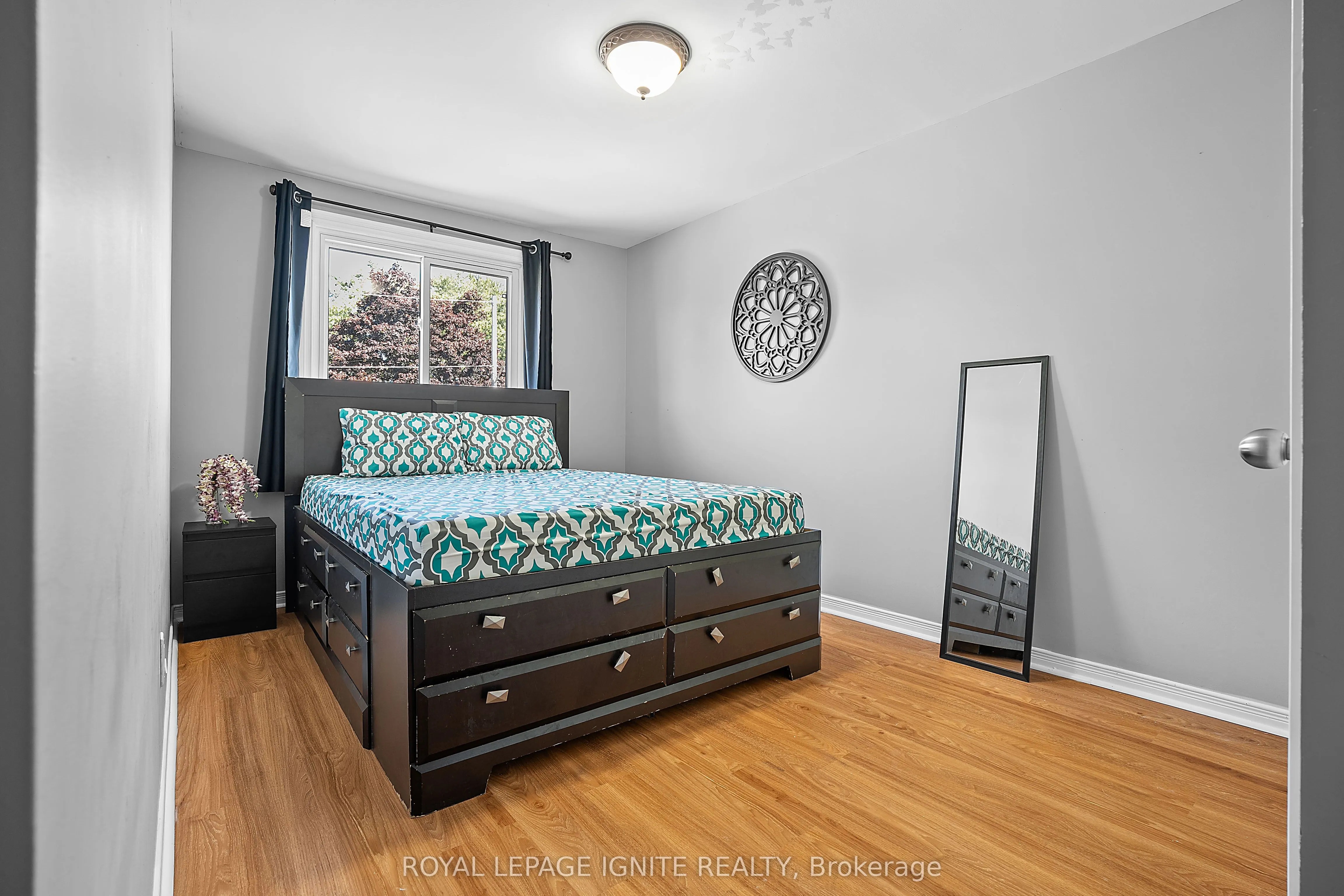 222 Barkley Crescent
