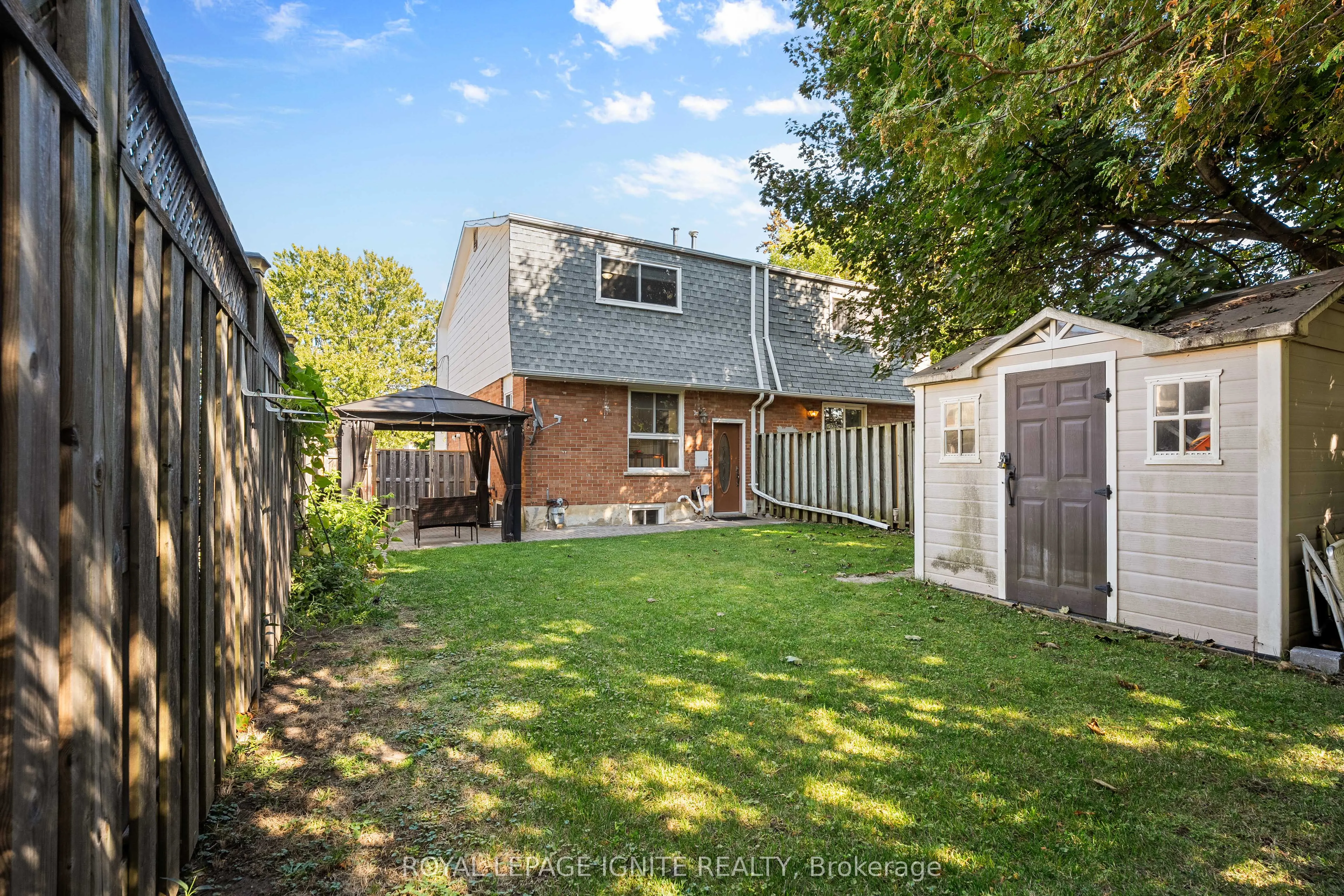222 Barkley Crescent