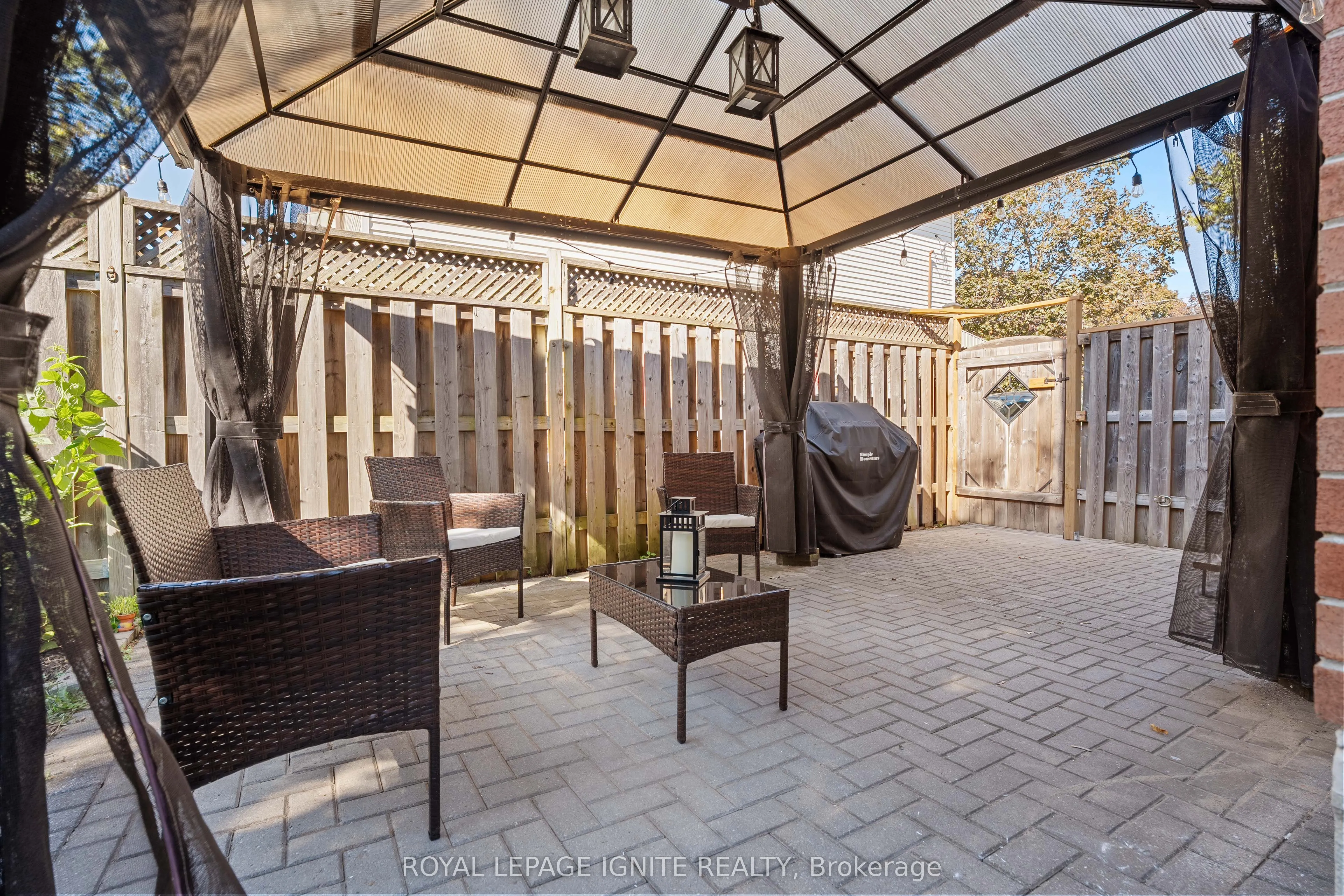 222 Barkley Crescent