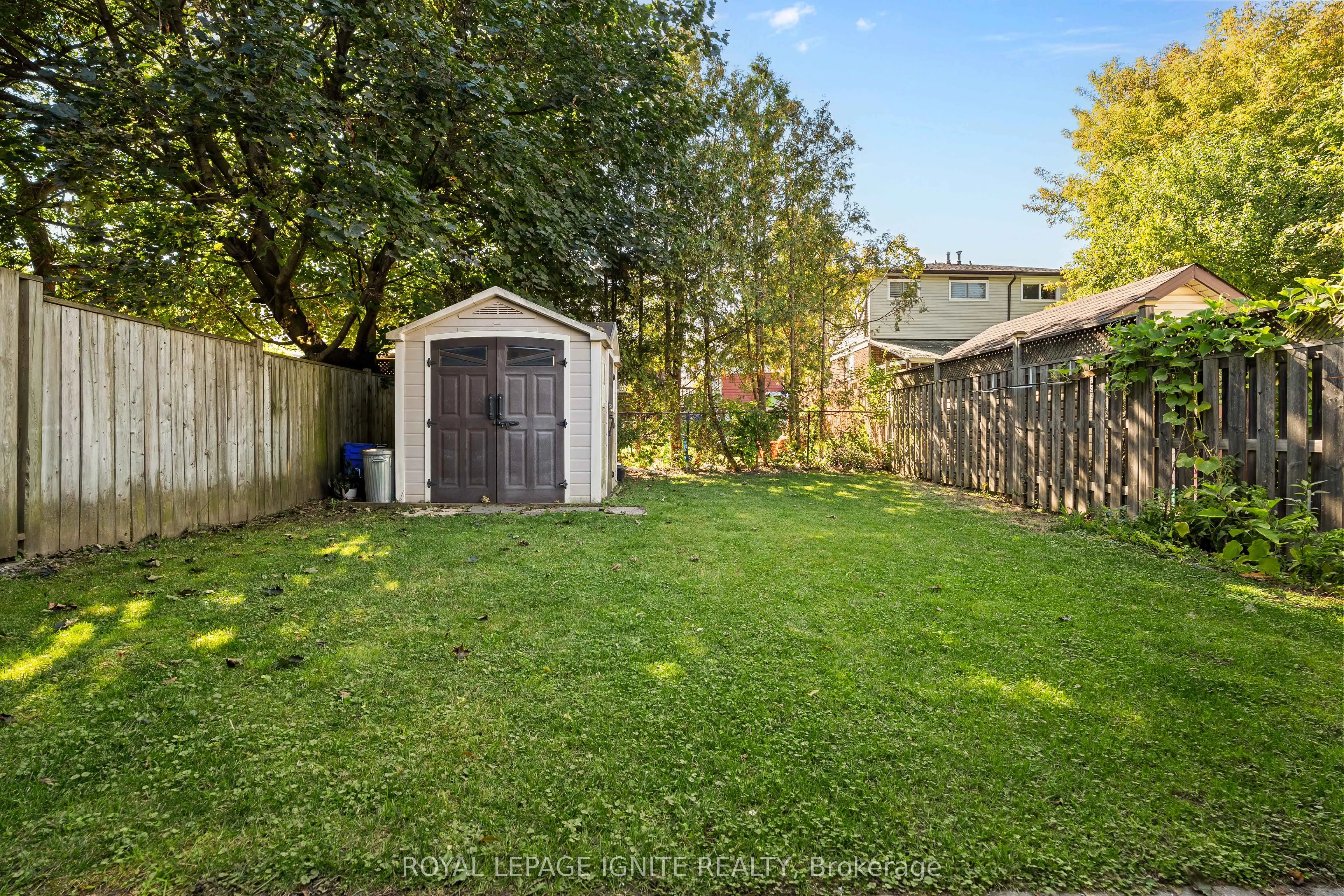 222 Barkley Crescent