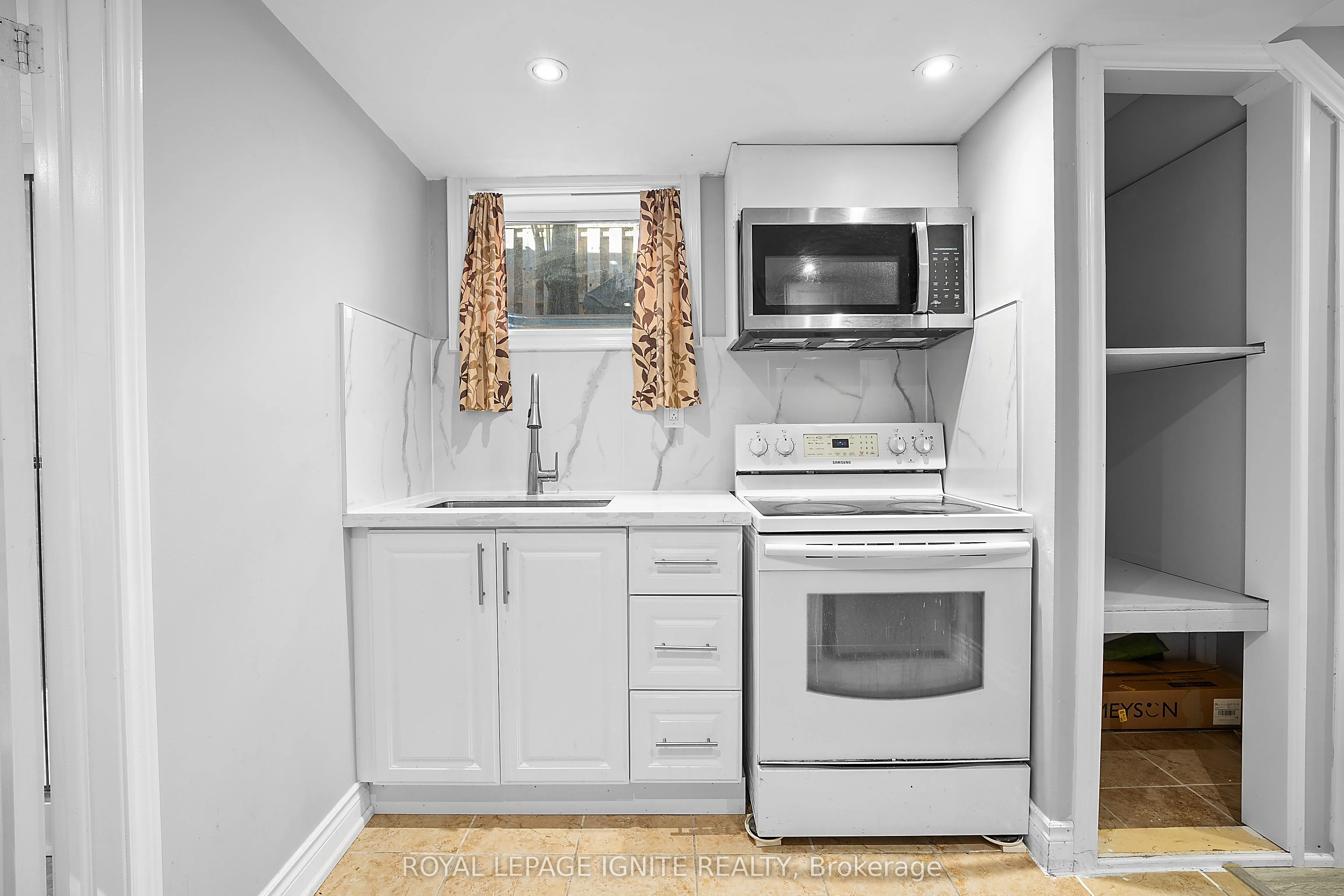 222 Barkley Crescent