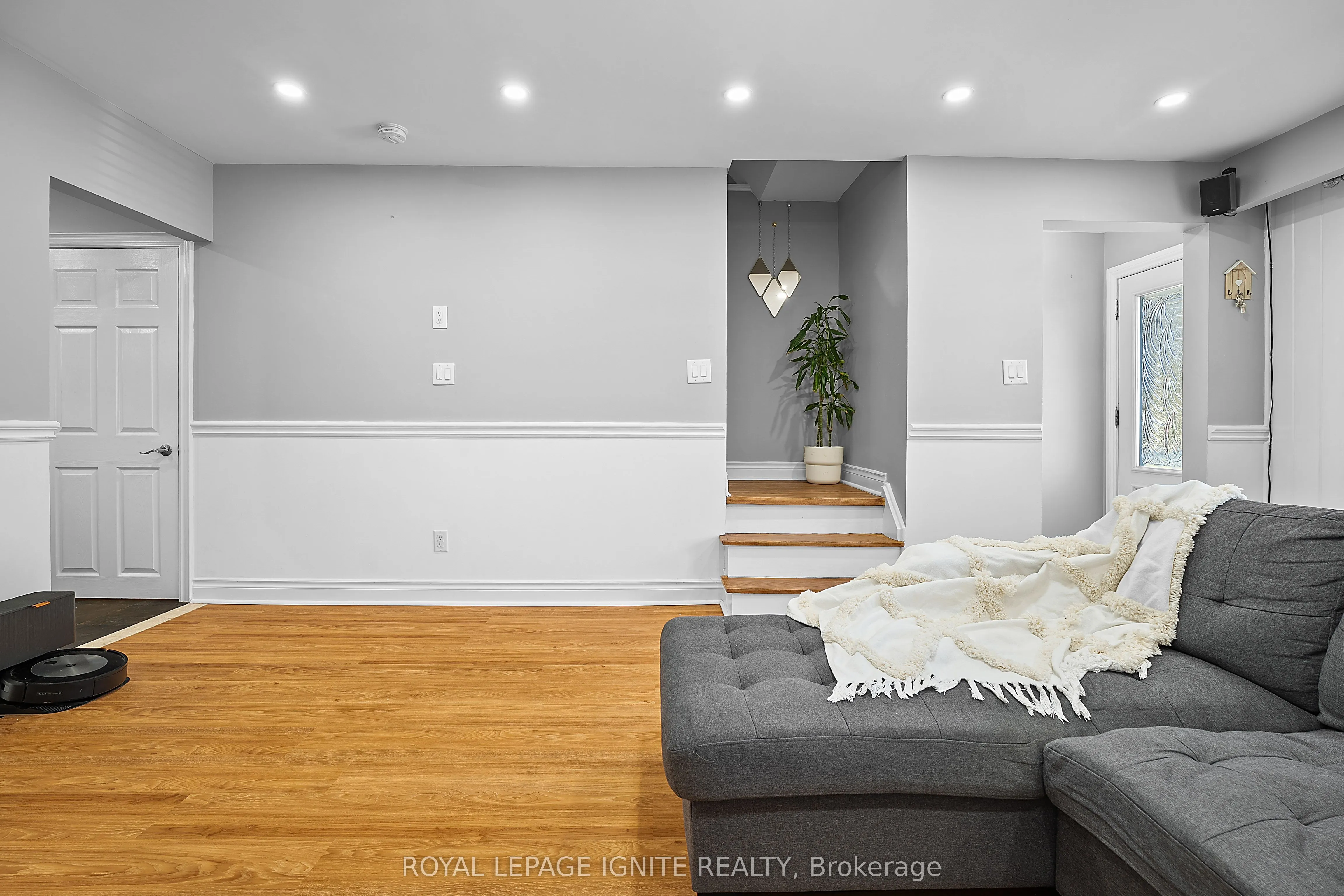222 Barkley Crescent