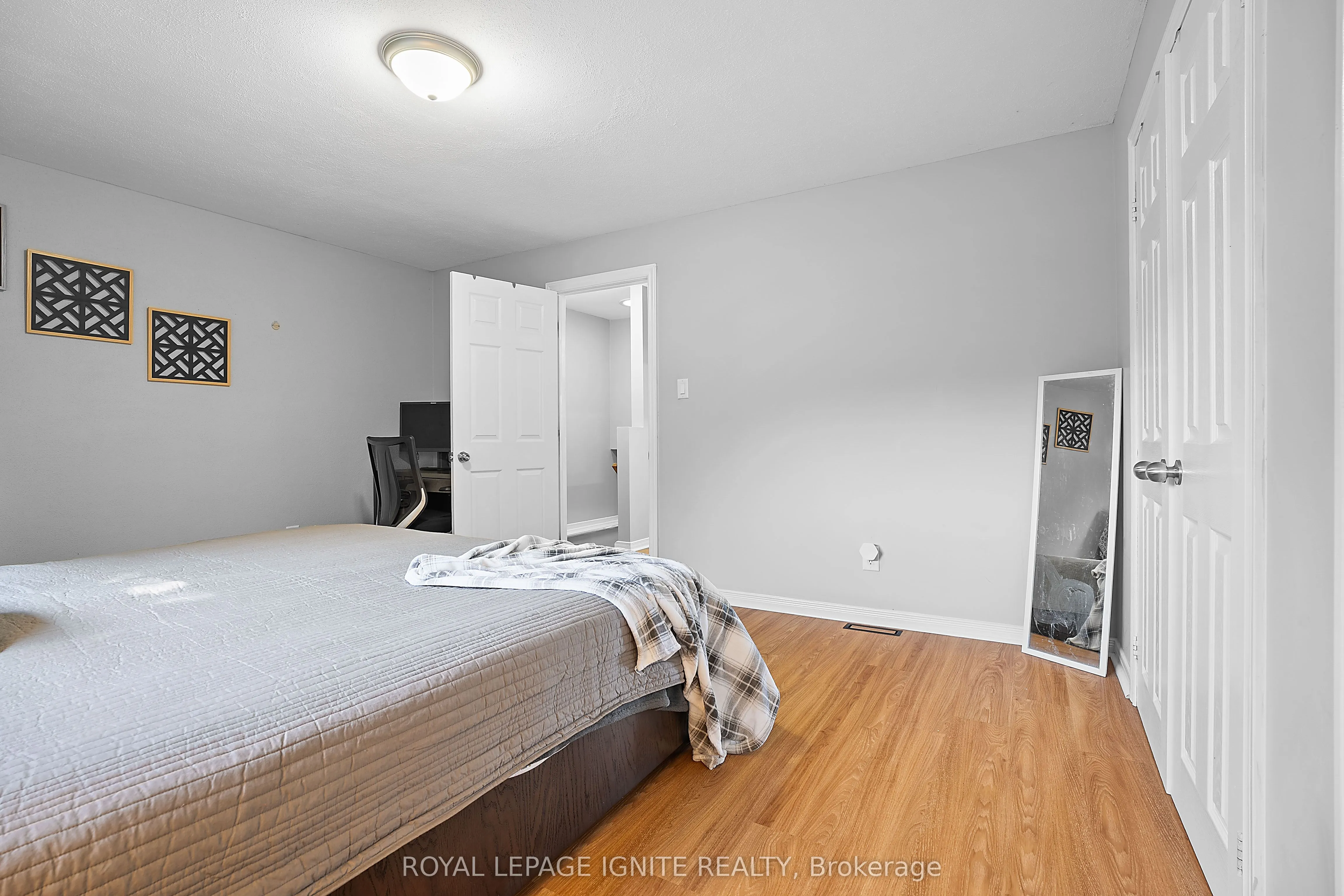 222 Barkley Crescent