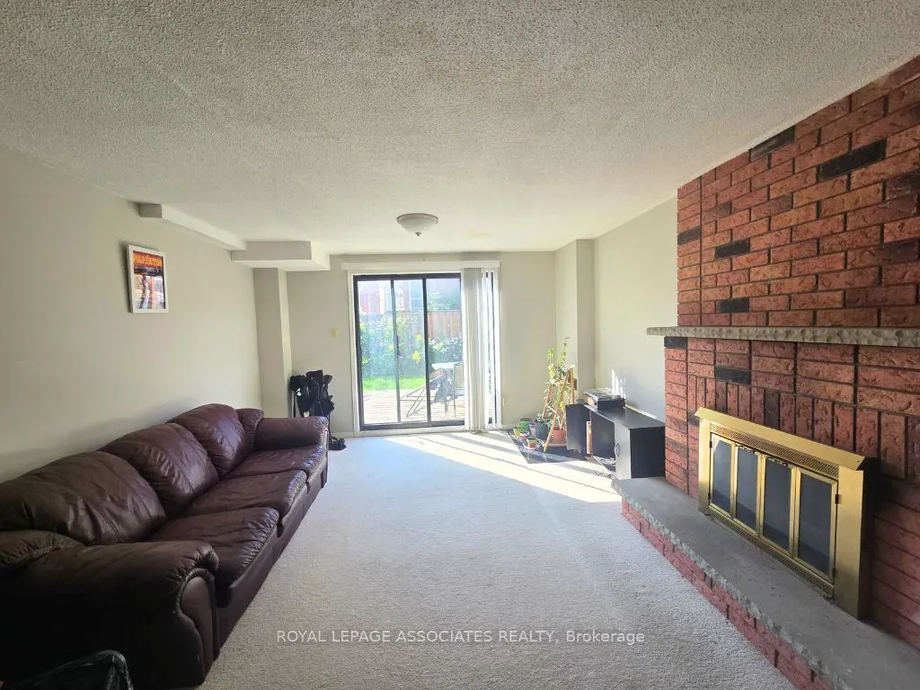 1005 Maury Crescent