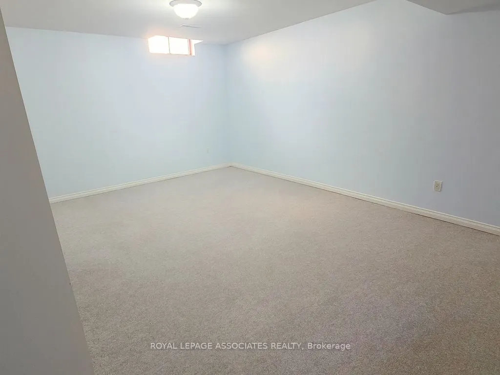 1005 Maury Crescent