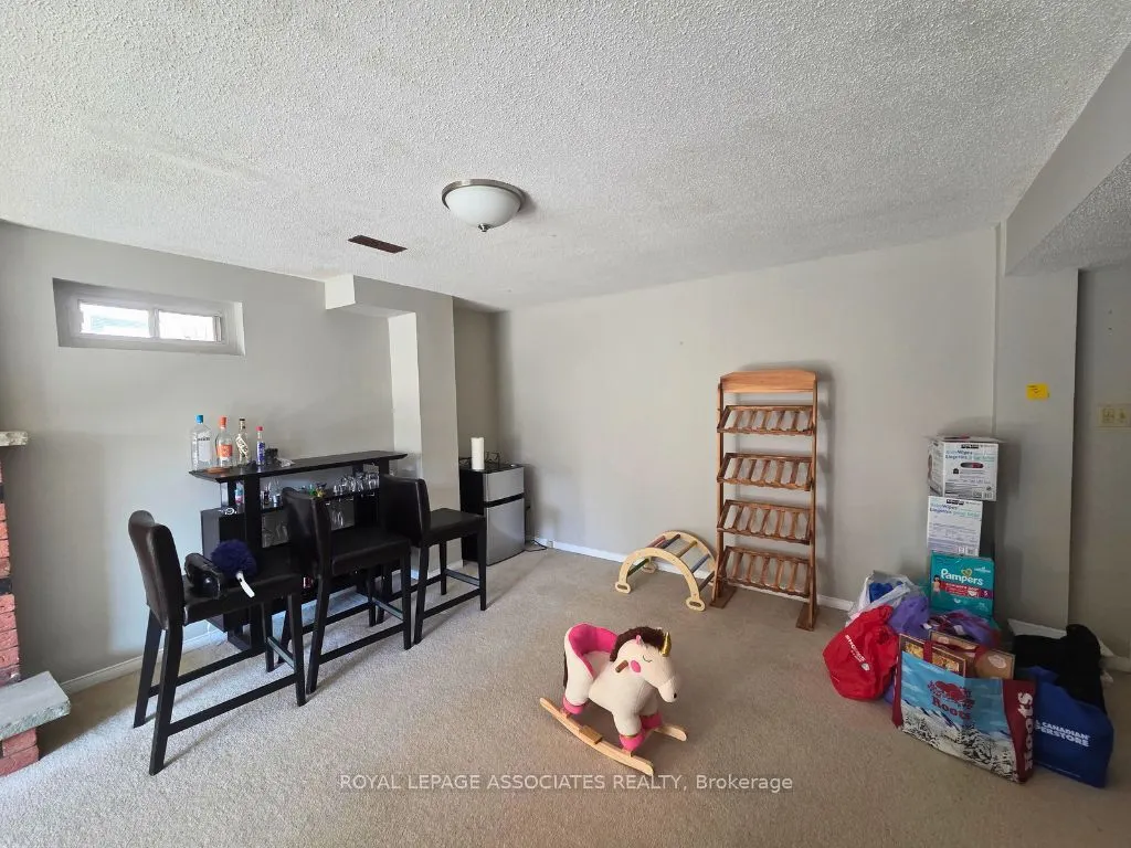 1005 Maury Crescent