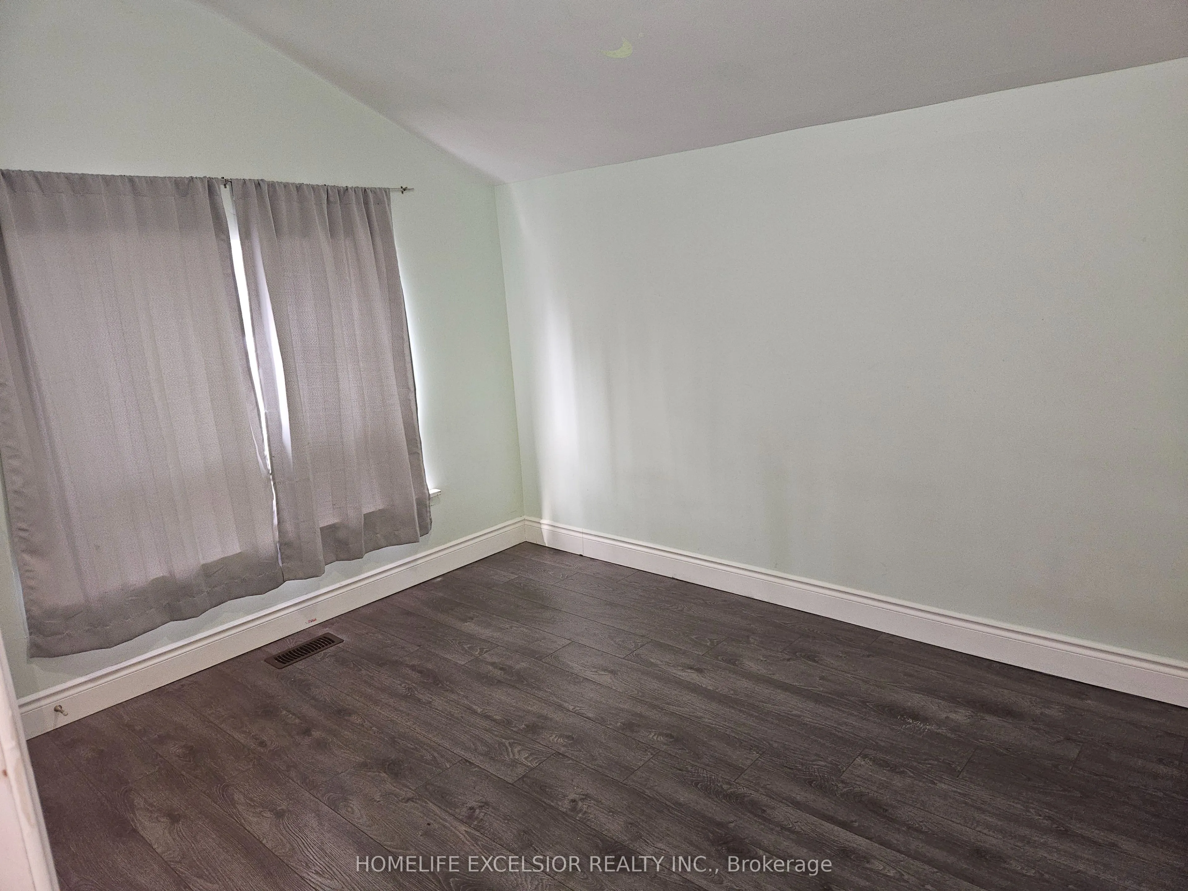 82 Pandora Circle, #Main/Upper