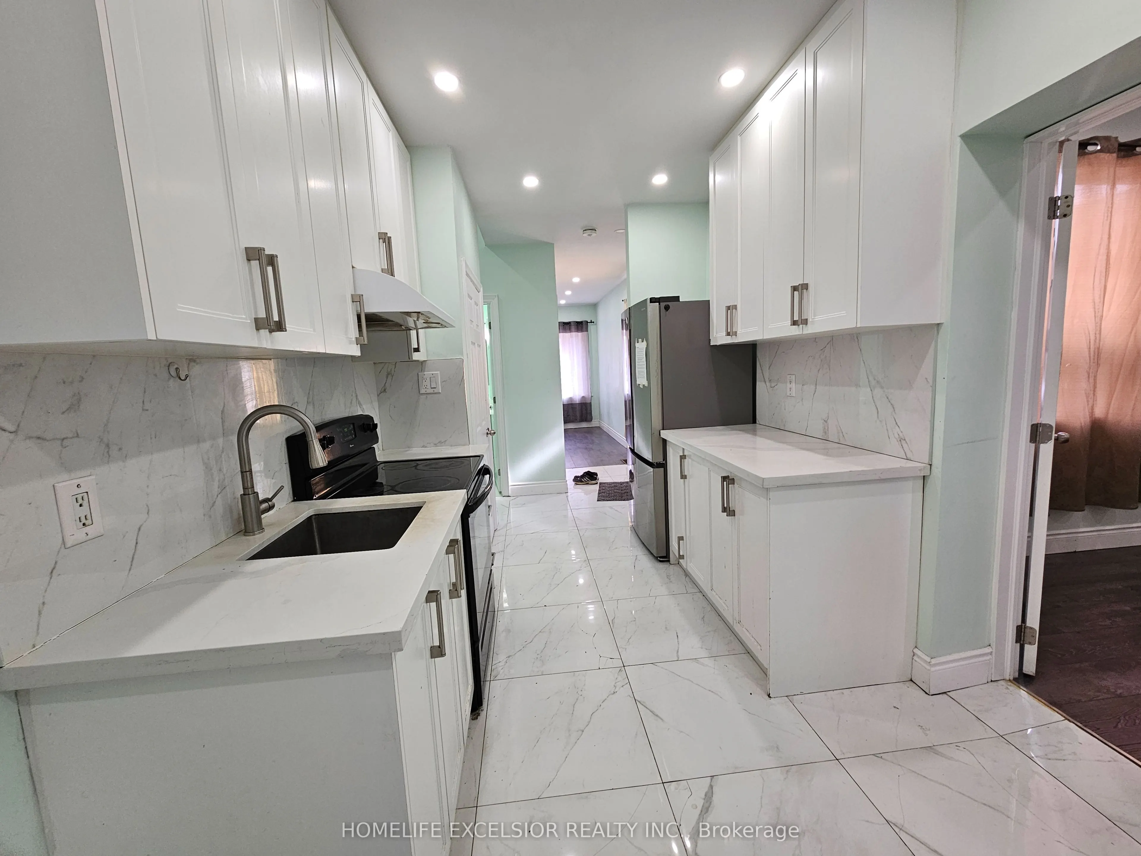 82 Pandora Circle, #Main/Upper
