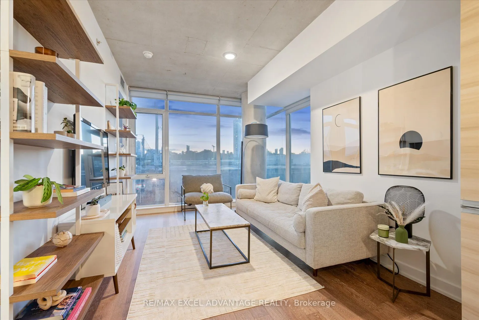 1190 Dundas Street E, #318