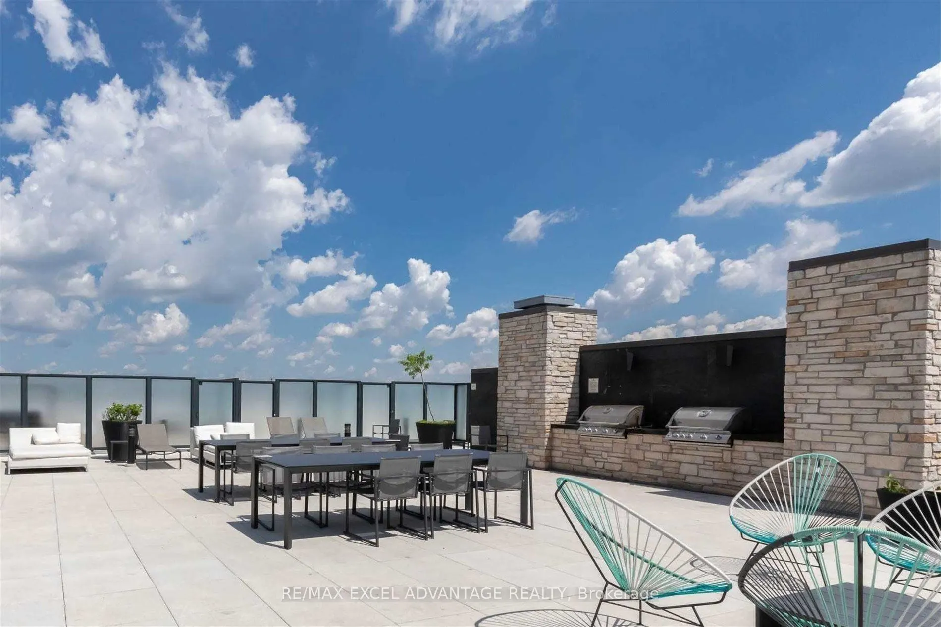 1190 Dundas Street E, #318