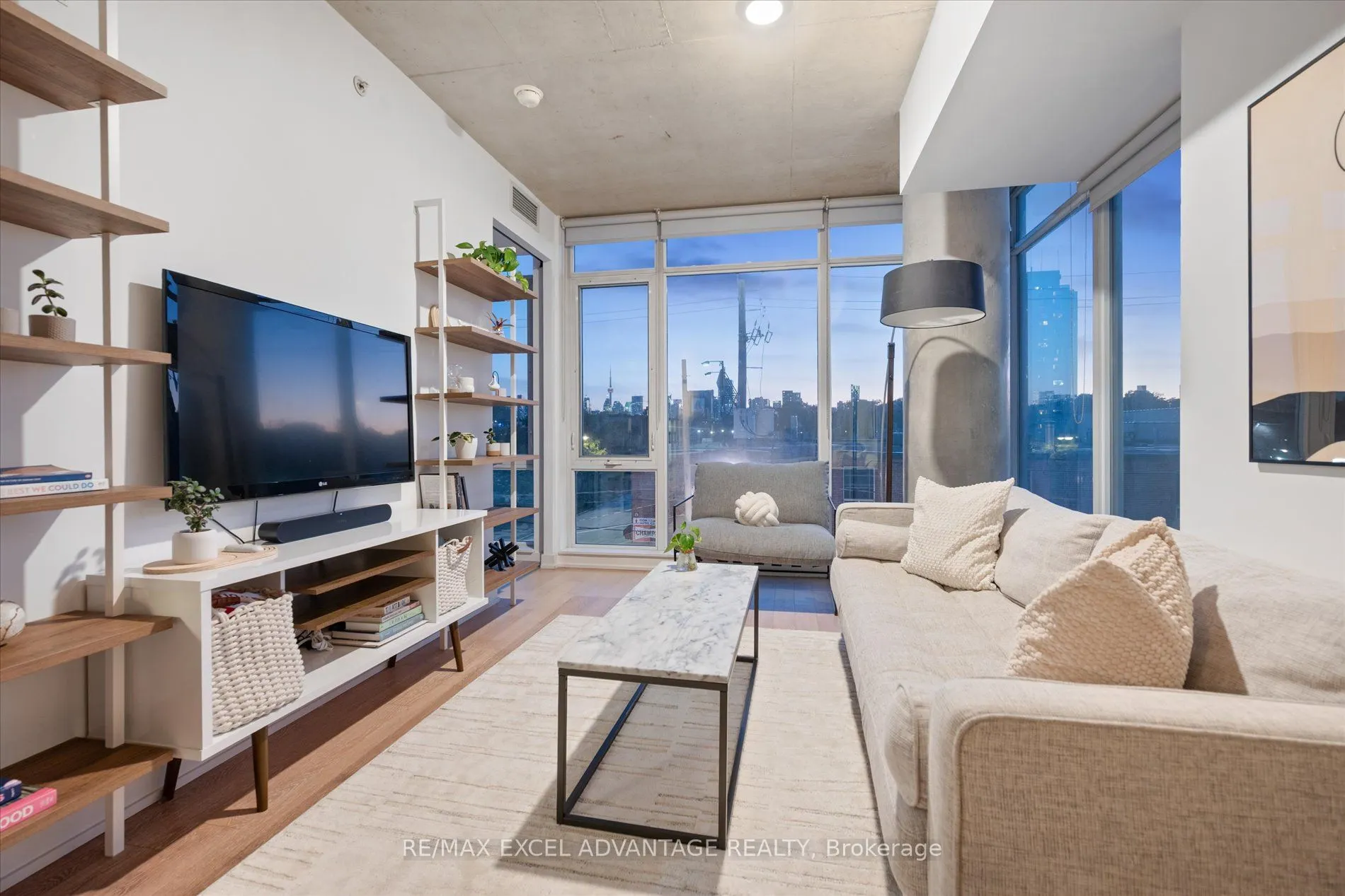 1190 Dundas Street E, #318