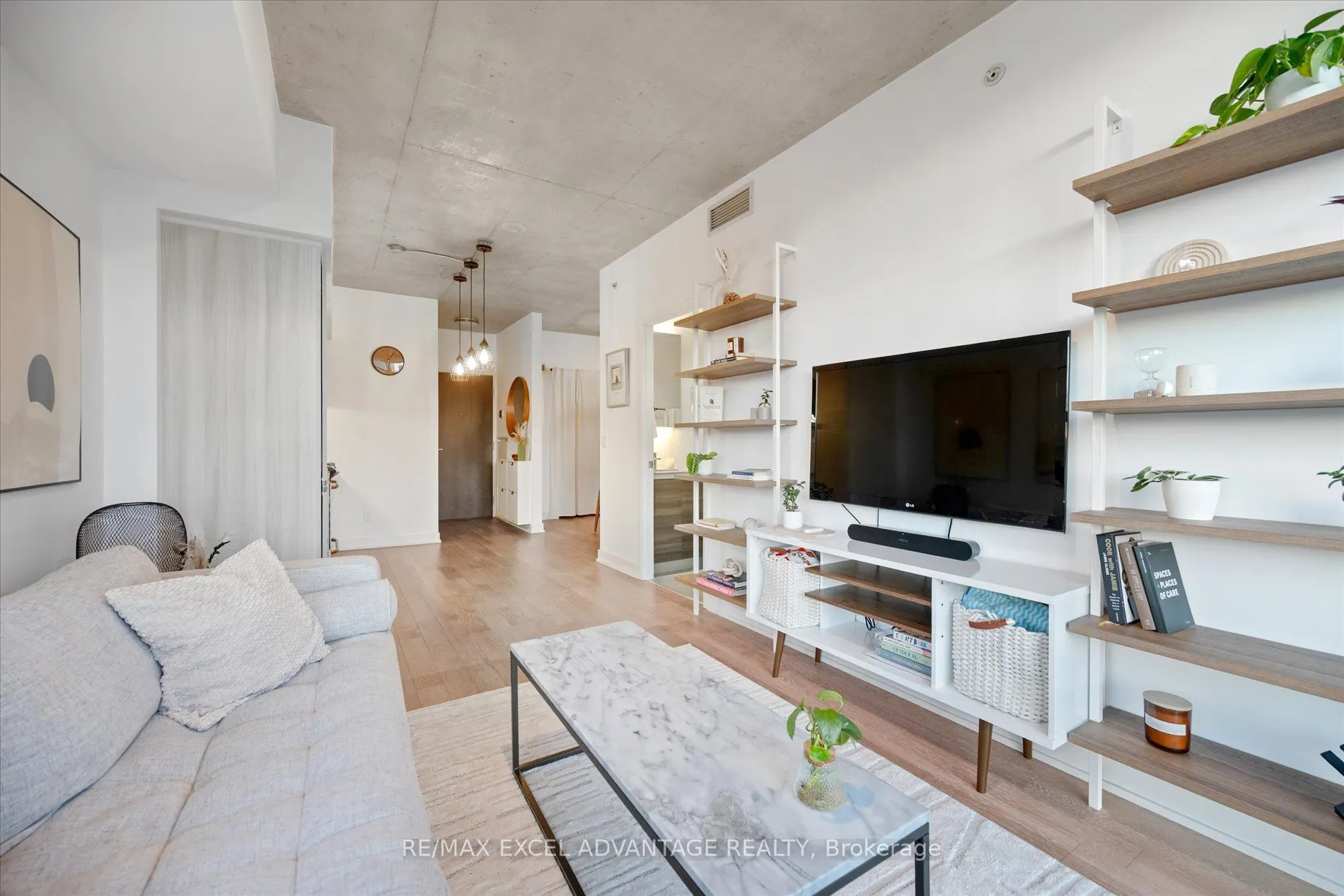 1190 Dundas Street E, #318