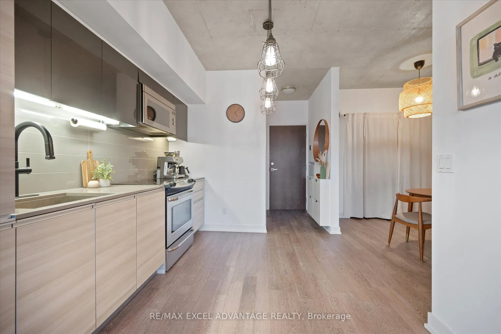 1190 Dundas Street E, #318