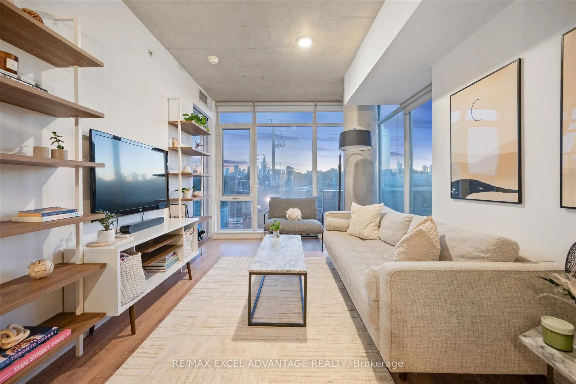 1190 Dundas Street E, #318