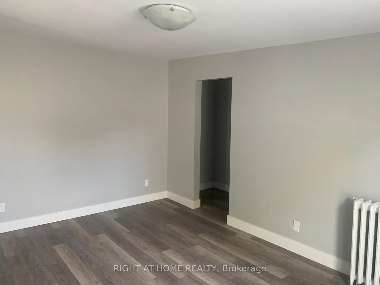 728-730 Simcoe Street S, #6