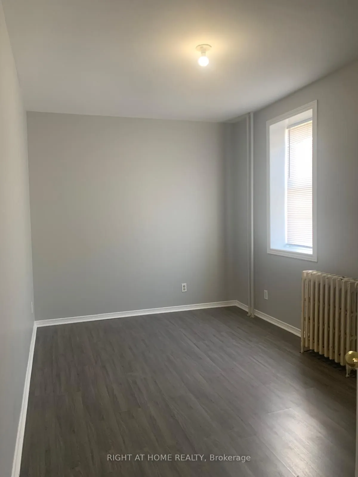 728-730 Simcoe Street S, #6