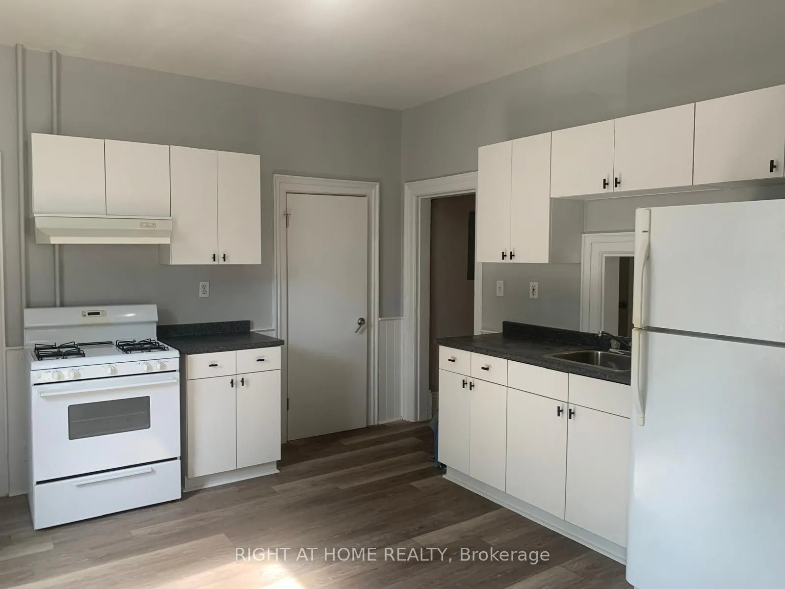 728-730 Simcoe Street S, #6
