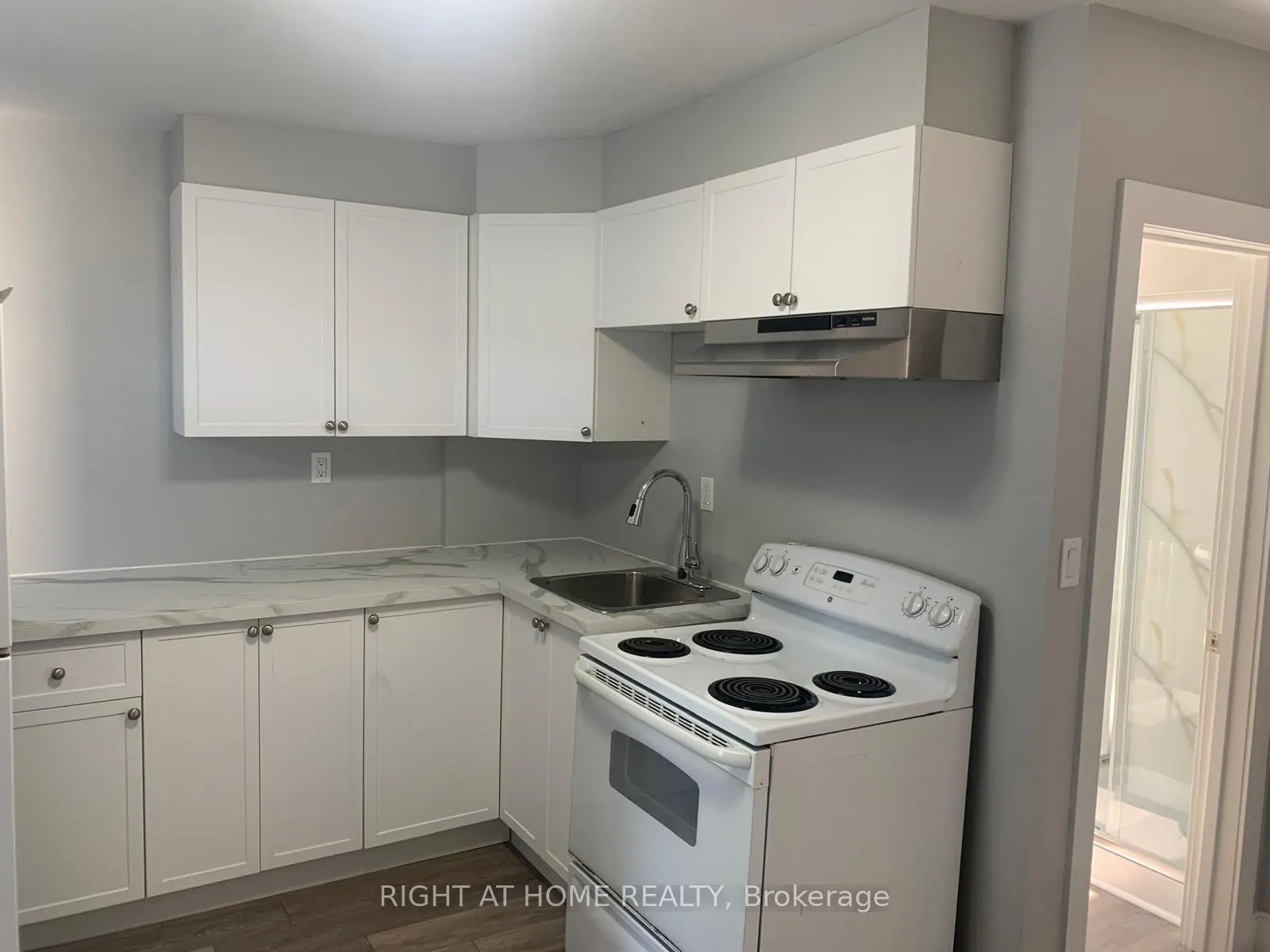 728-730 Simcoe Street S, #6