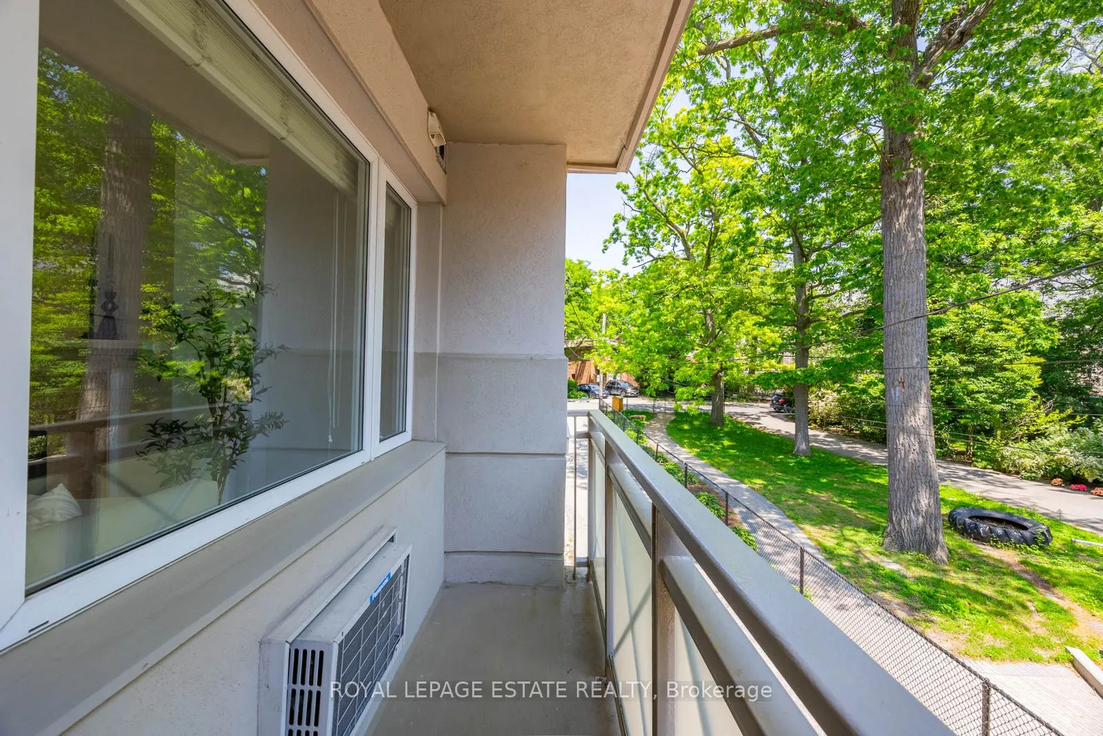 21 Benlamond Avenue, #4