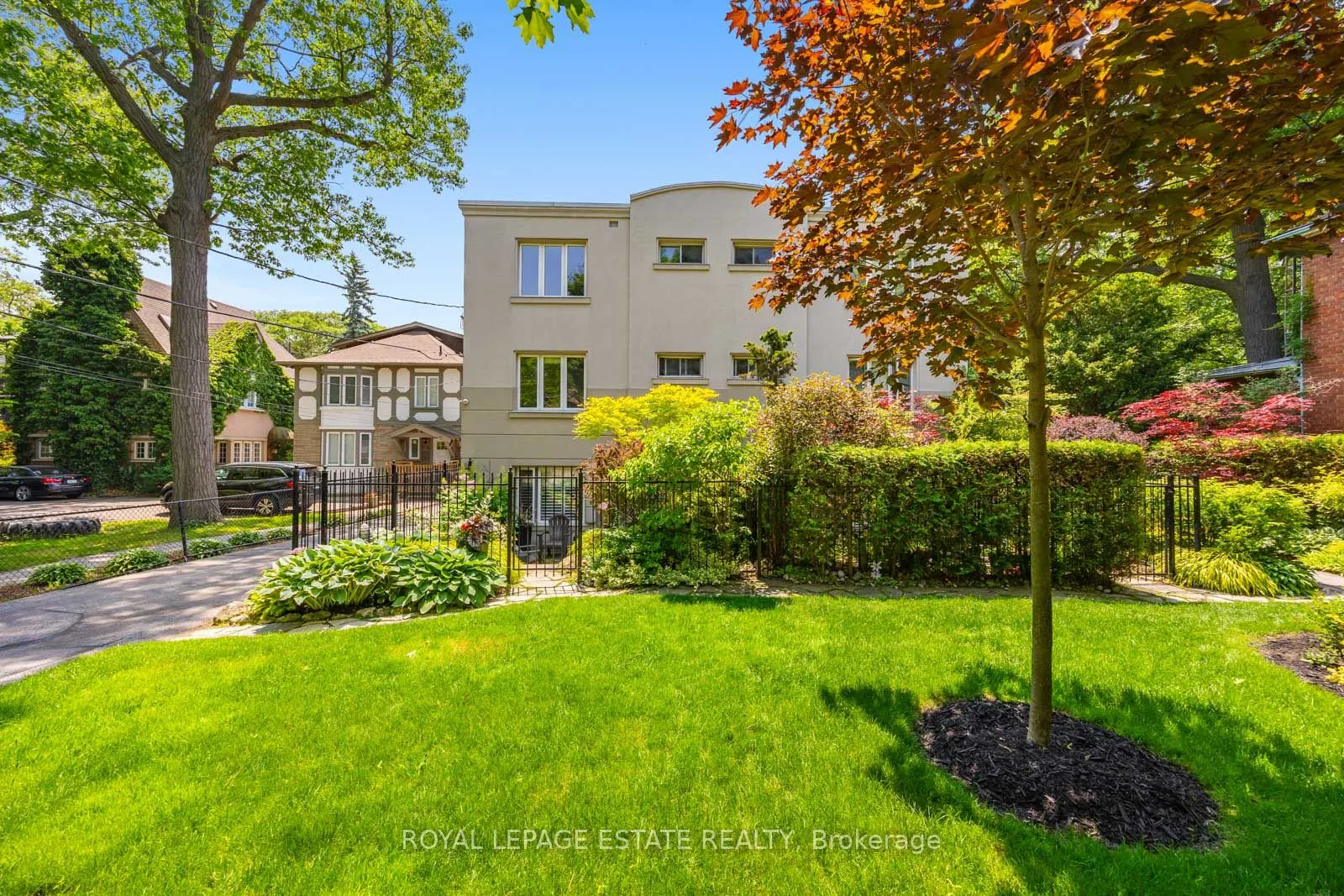 21 Benlamond Avenue, #4