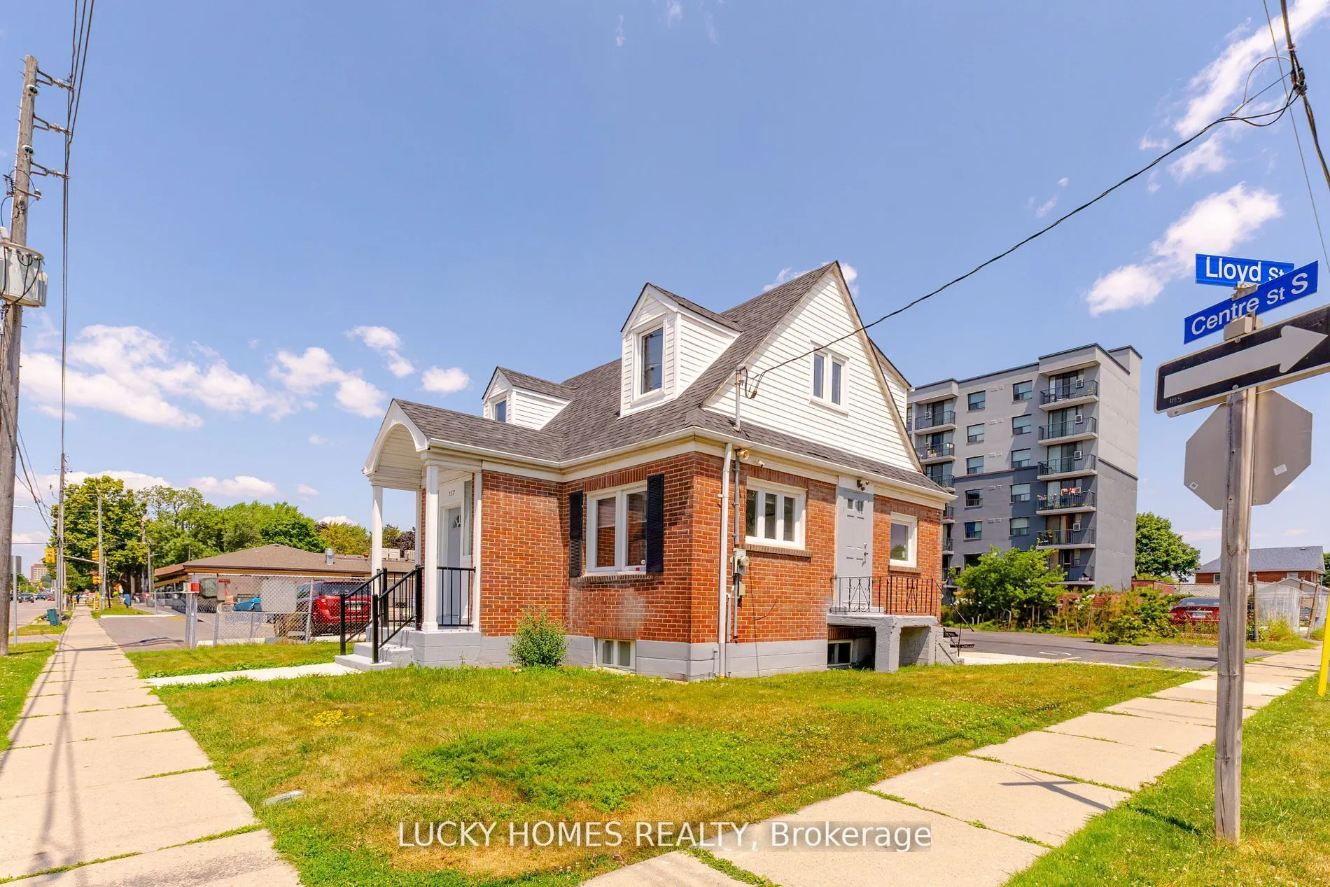 157 Centre Street S, #2nd Floor