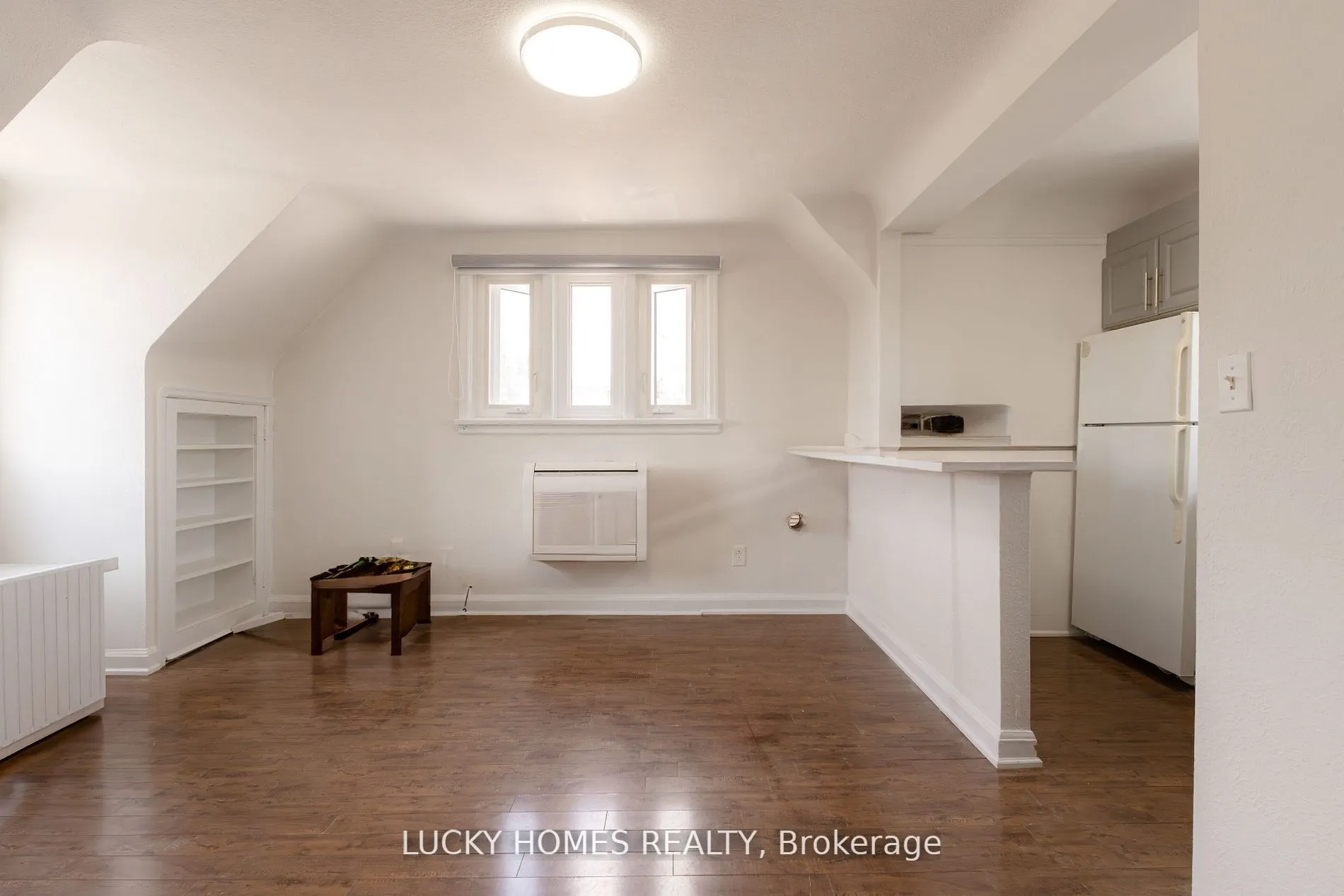 157 Centre Street S, #2nd Floor