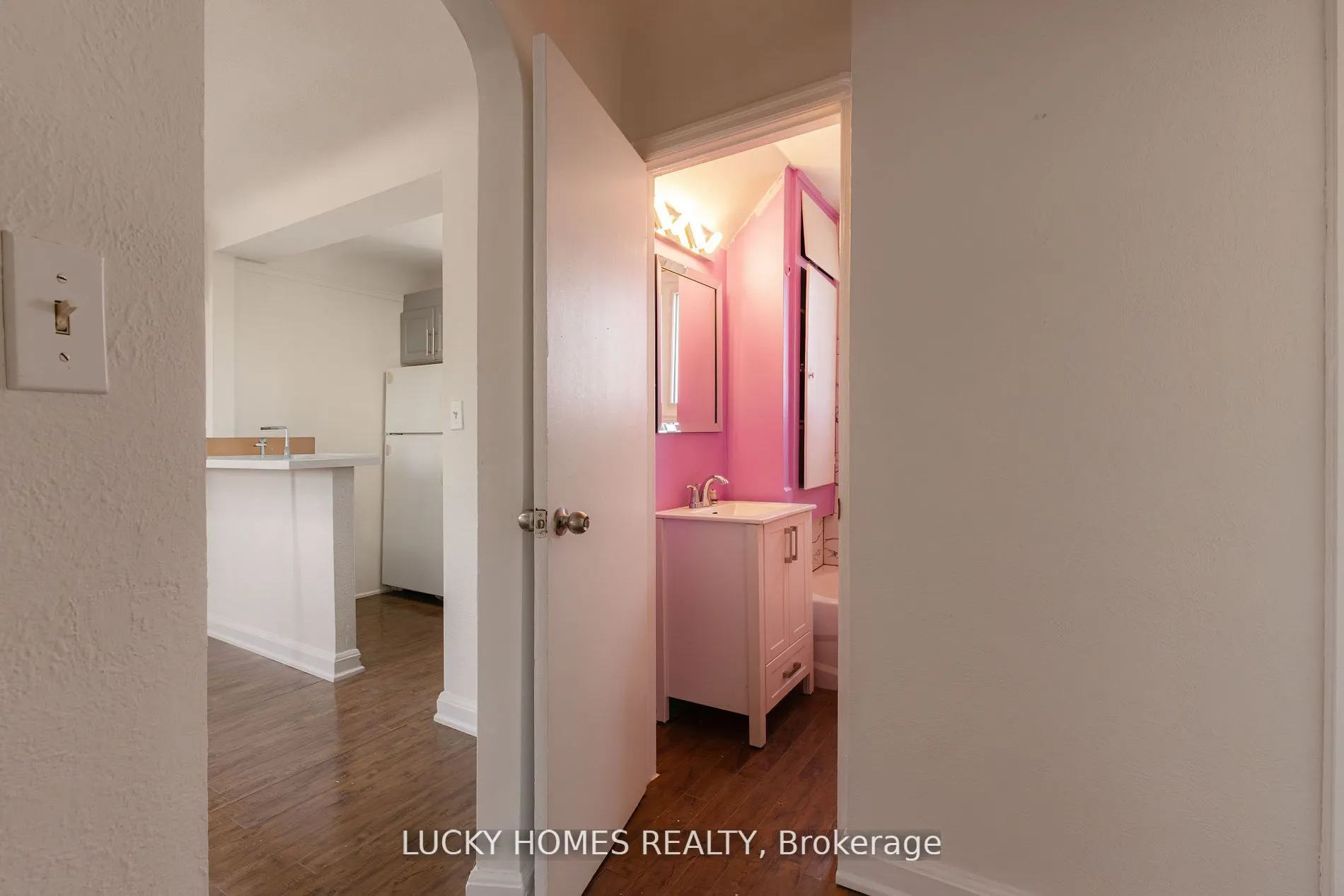 157 Centre Street S, #2nd Floor
