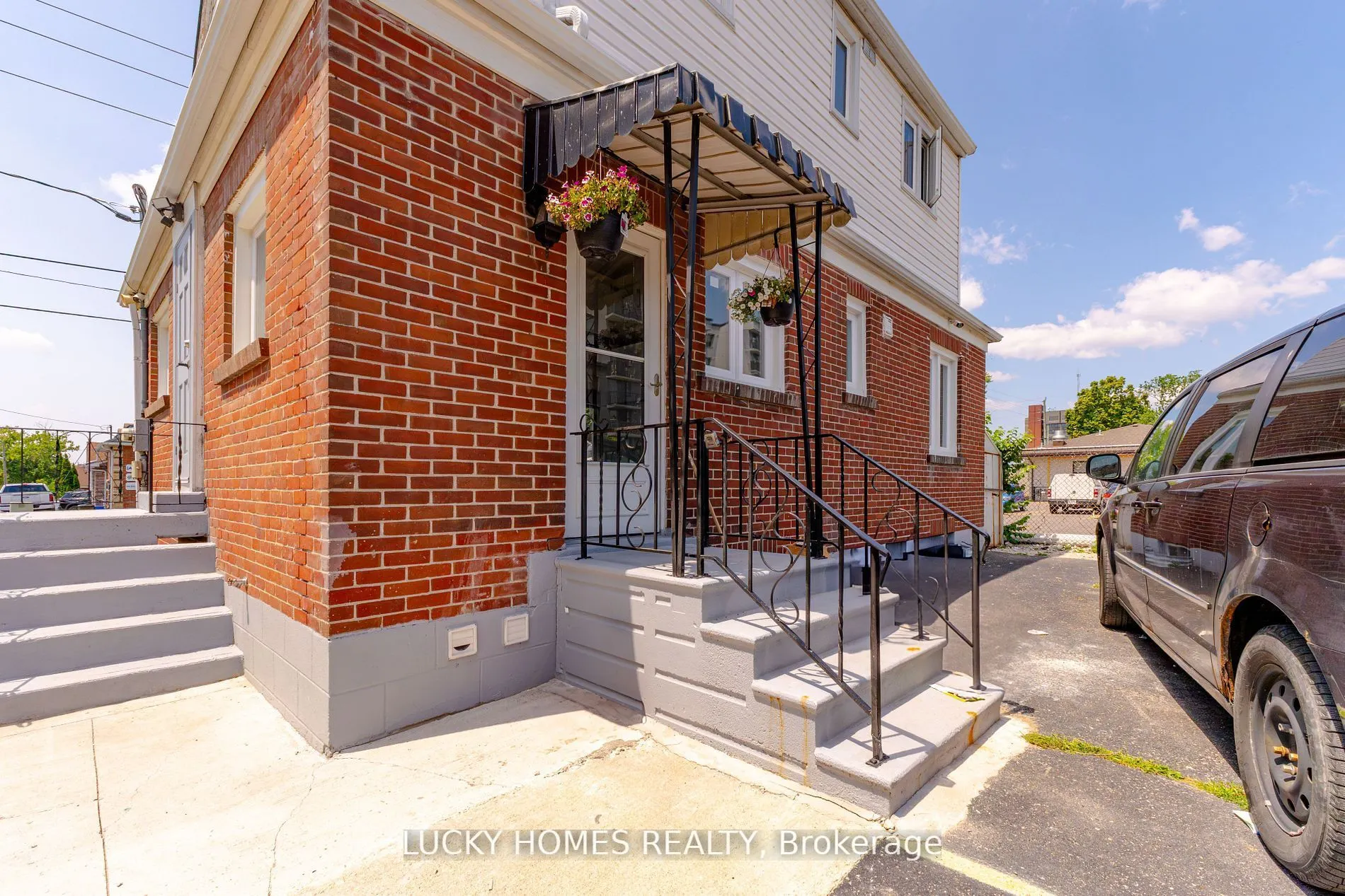 157 Centre Street S, #2nd Floor